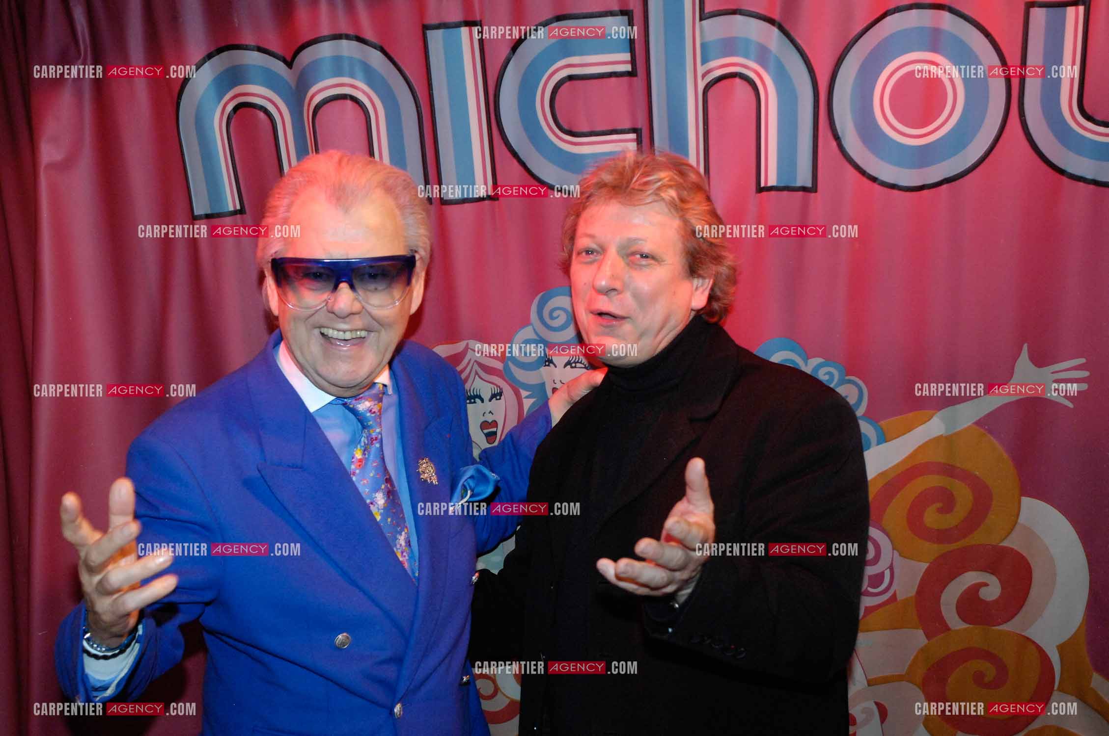 Michou, de son vrai nom Michel Georges Alfred Catty  fête ses 84 ans avec son ami Alain Turban dans son cabaret parisien de la rue des Marthirs.
