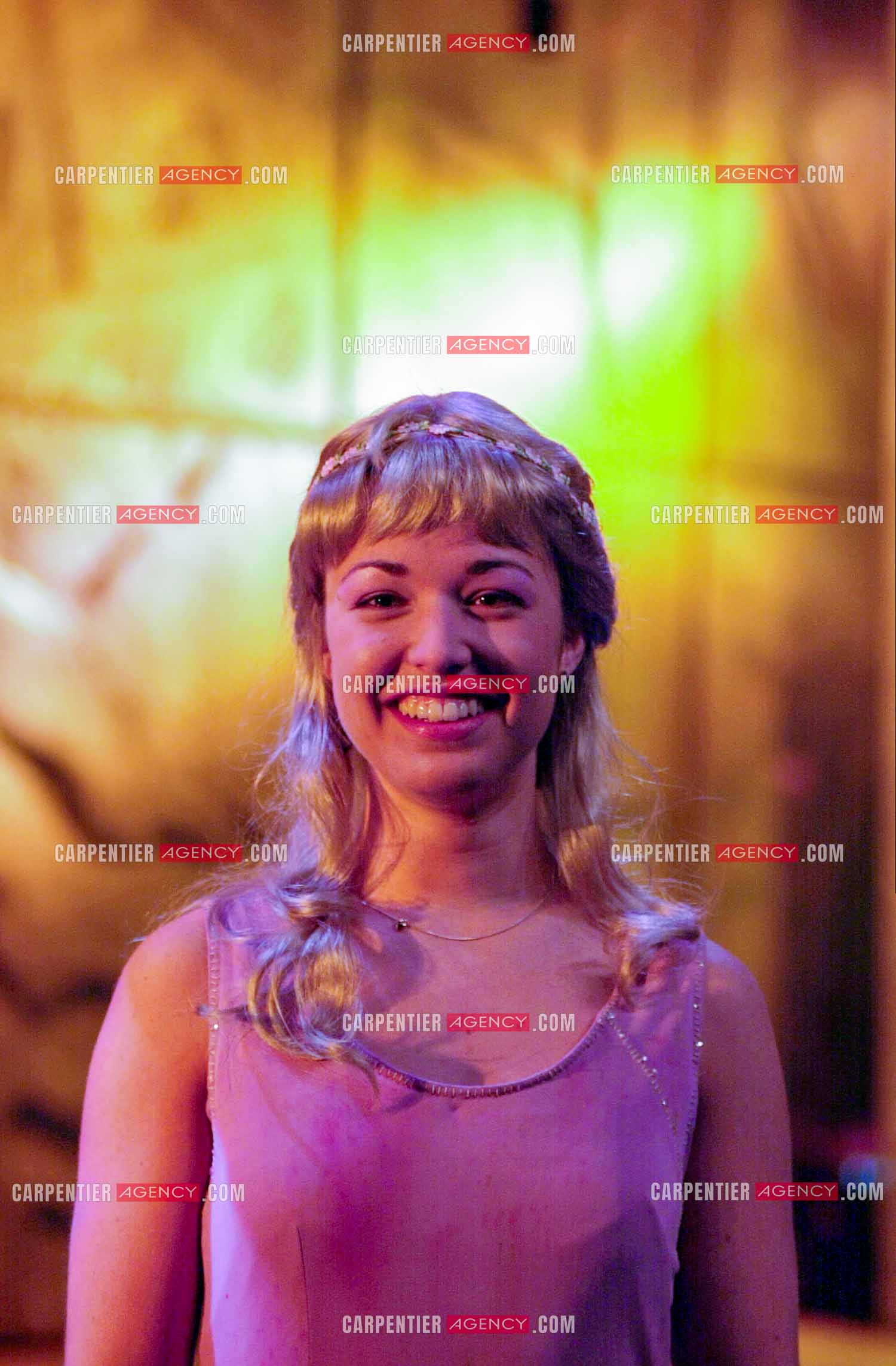 La chanteuse Natasha St Pier débute à Londres à l'âge de 19ans dans la comédie musicale “ Notre-Dame De Paris “ pour le rôle de Fleur de Lys.  ( Exclusif )