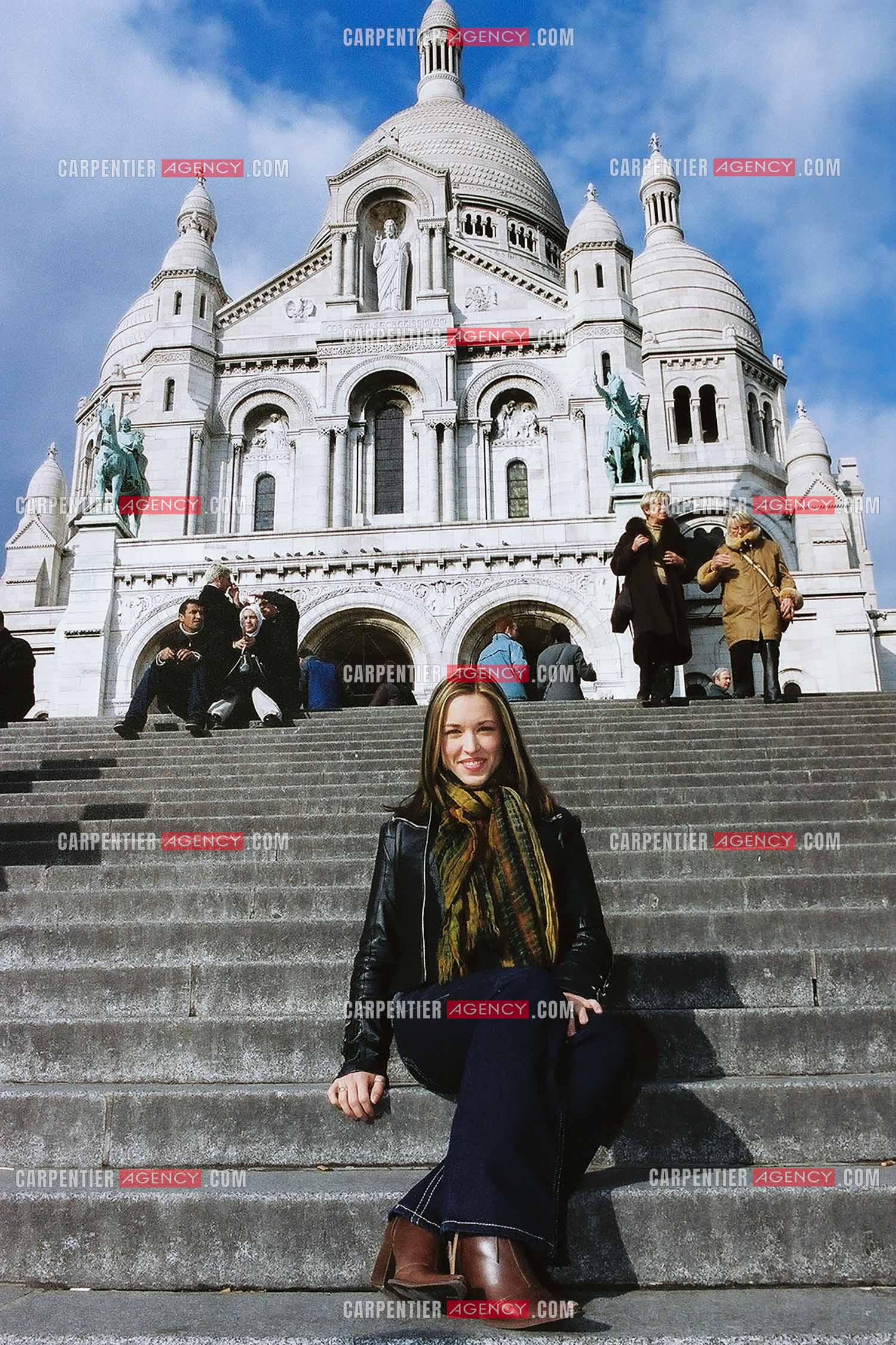 La chanteuse quebequoise Natasha St Pier au Sacré Coeur à Paris.  ( Exclusif )