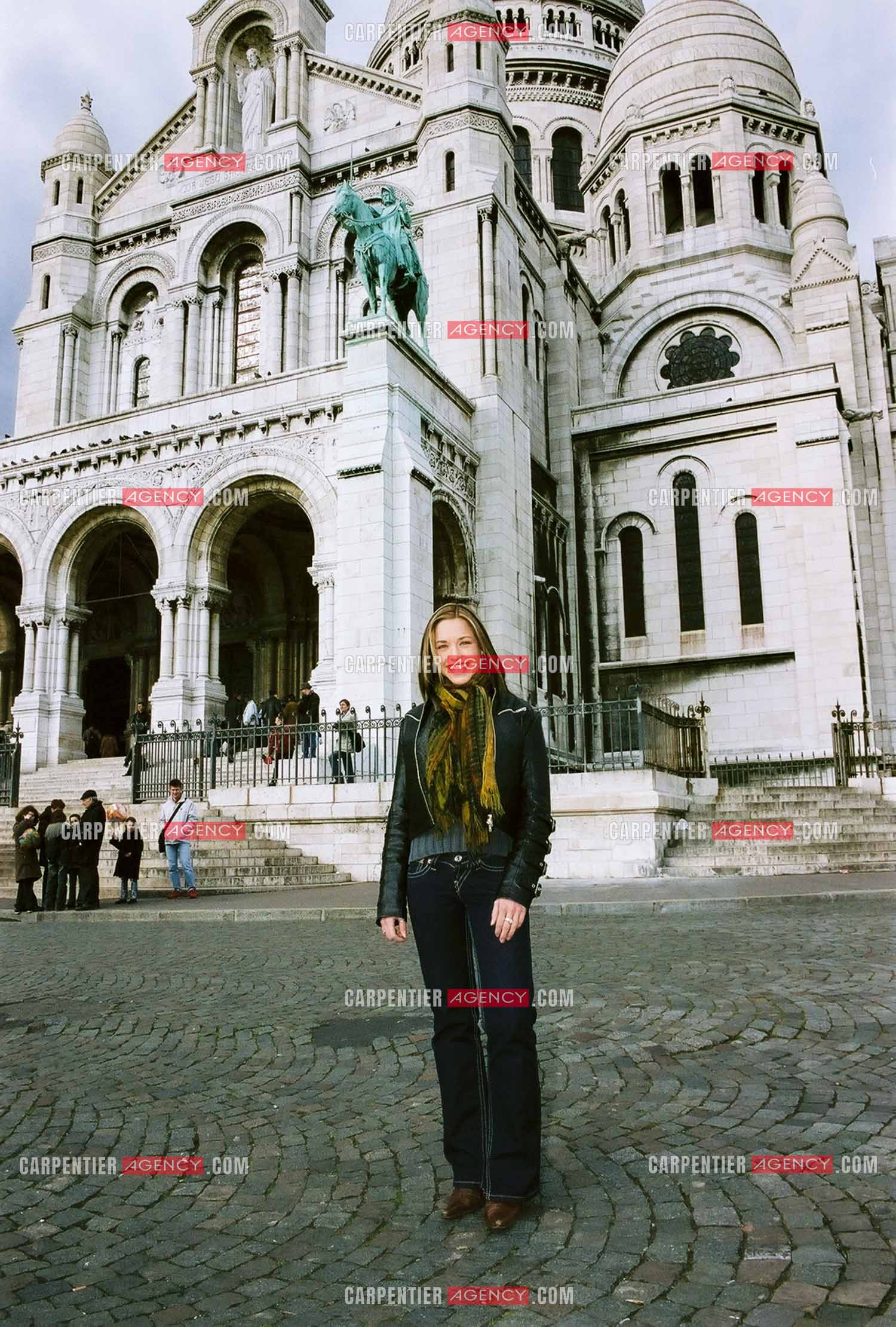 La chanteuse quebequoise Natasha St Pier au Sacré Coeur à Paris.  ( Exclusif )