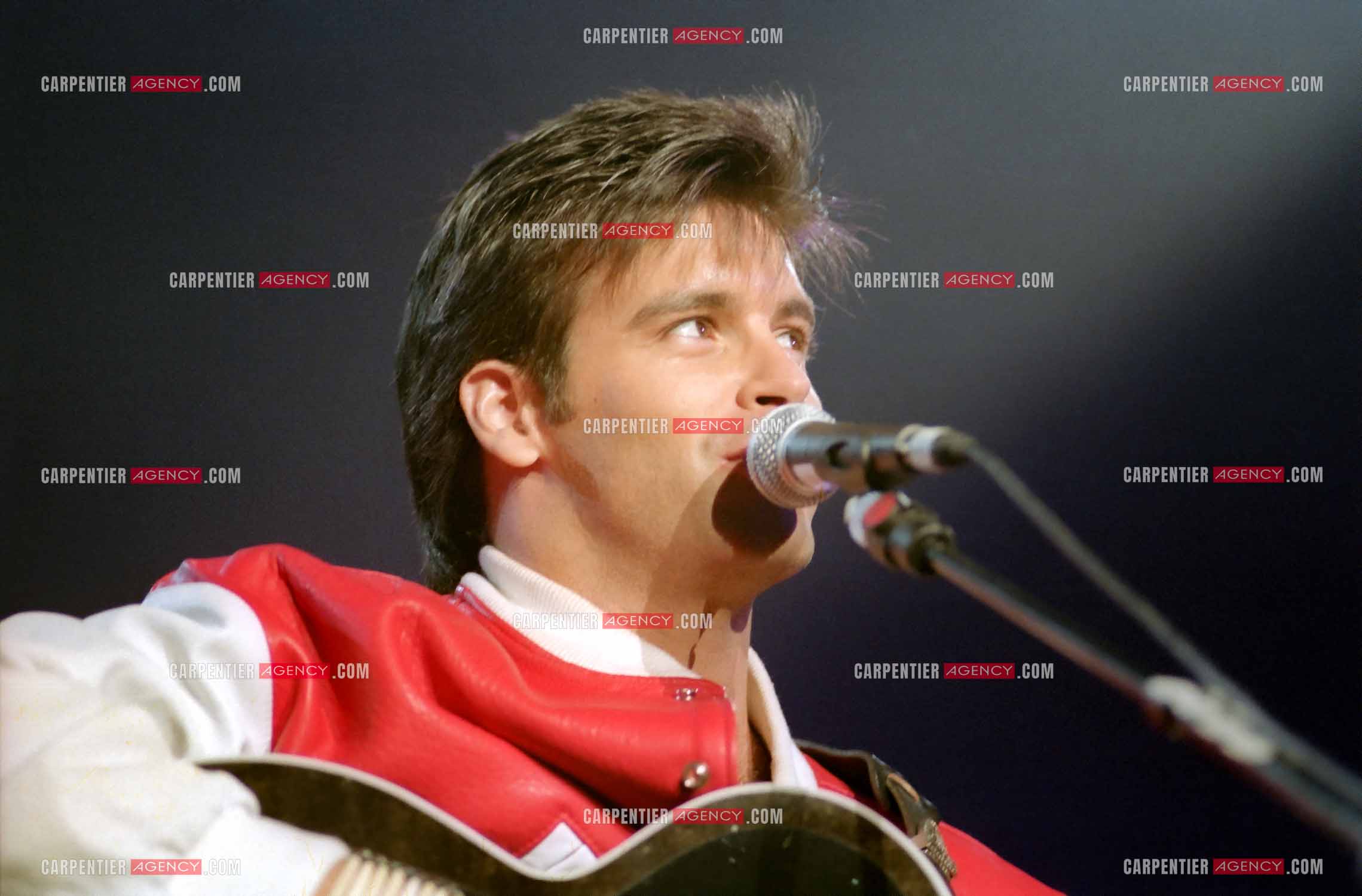 Le chanteur Canadien Roch Voisine en concert au POPB de Paris Bercy le 6 Février 1992.