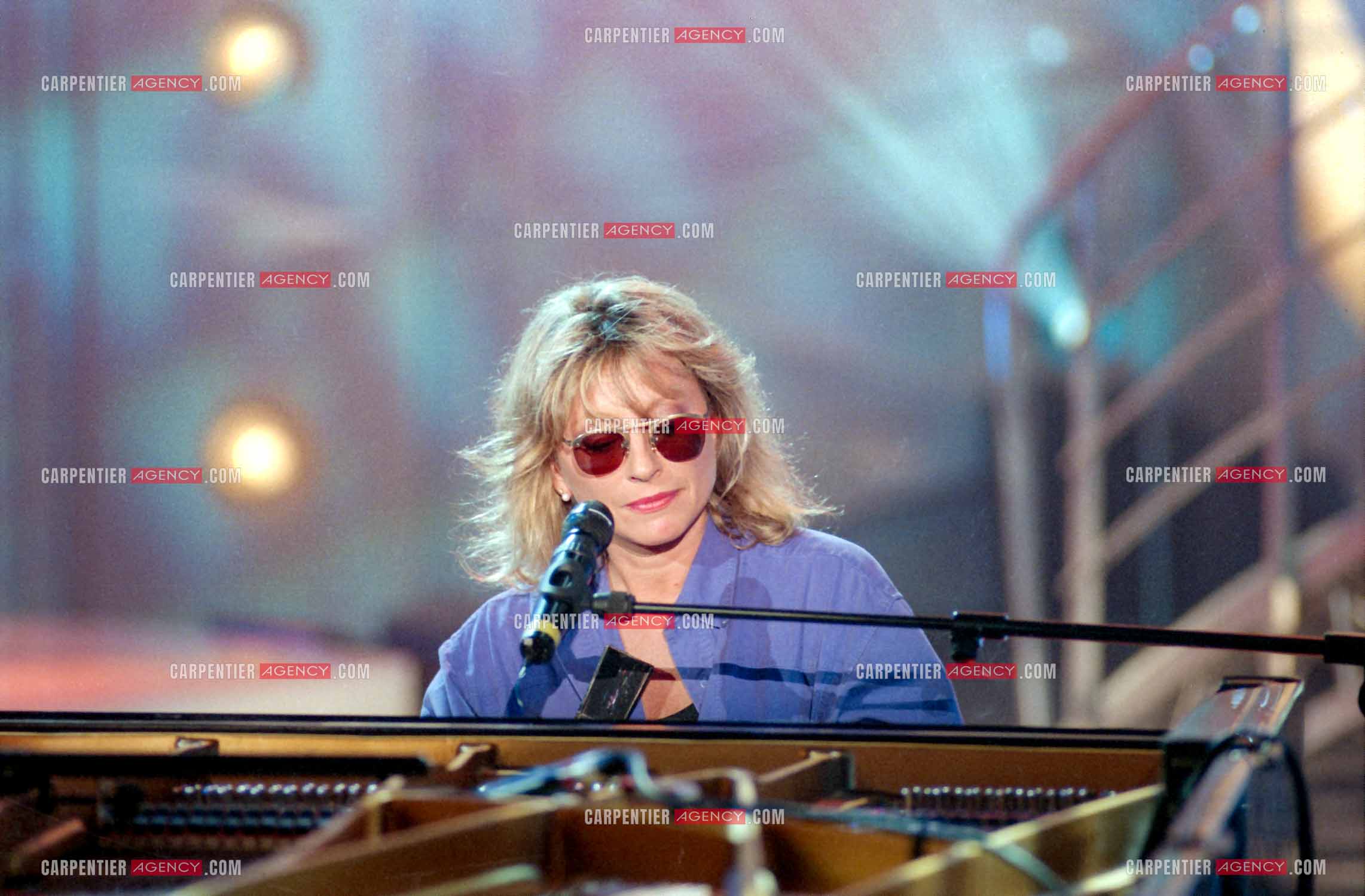 Enregistrement de l'émission “ Si on chantait “ et diffusée  sur TF1. Invité de l'émission, la chanteuse Véronique Sanson.( Exclusif )