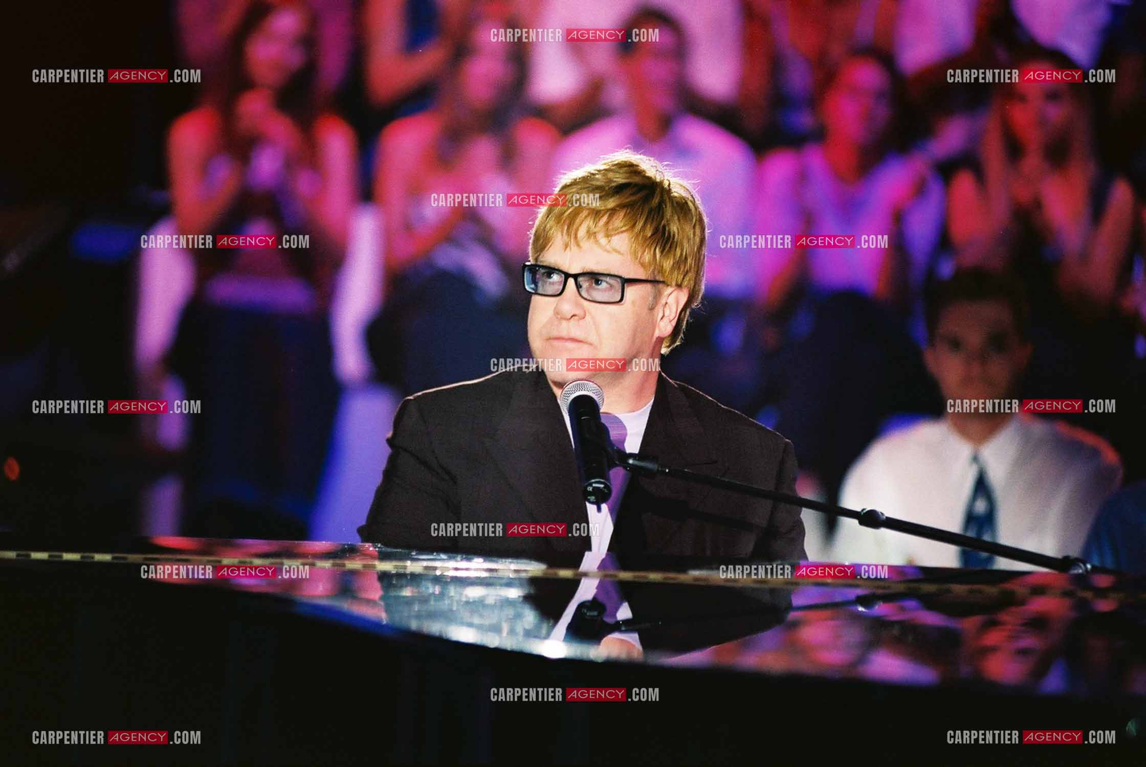 Le chanteur Elton John lors de l'enregistrement de l'émission spécial Garou pour TF1.  ( Exclusif )