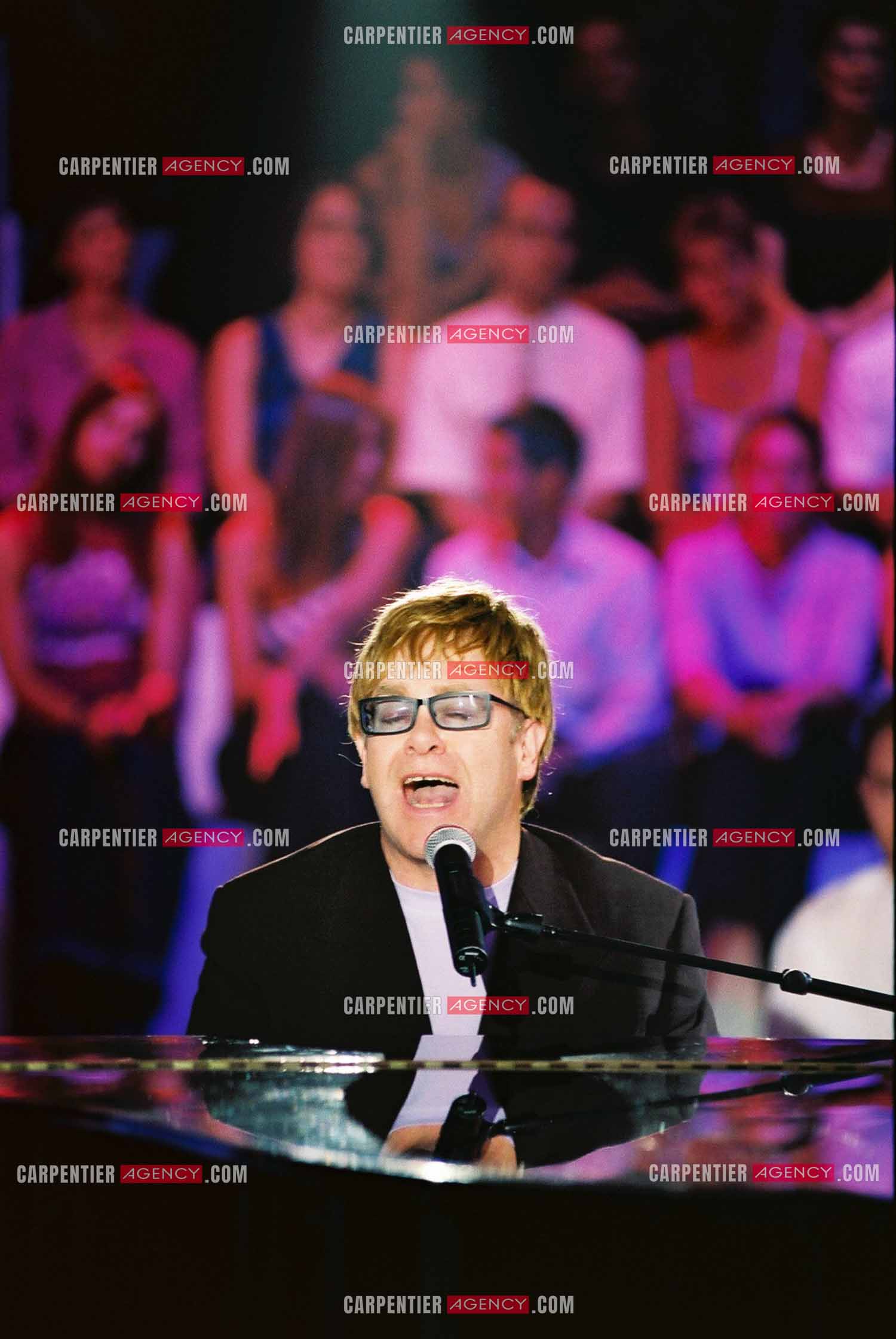 Le chanteur Elton John lors de l'enregistrement de l'émission spécial Garou pour TF1.  ( Exclusif )