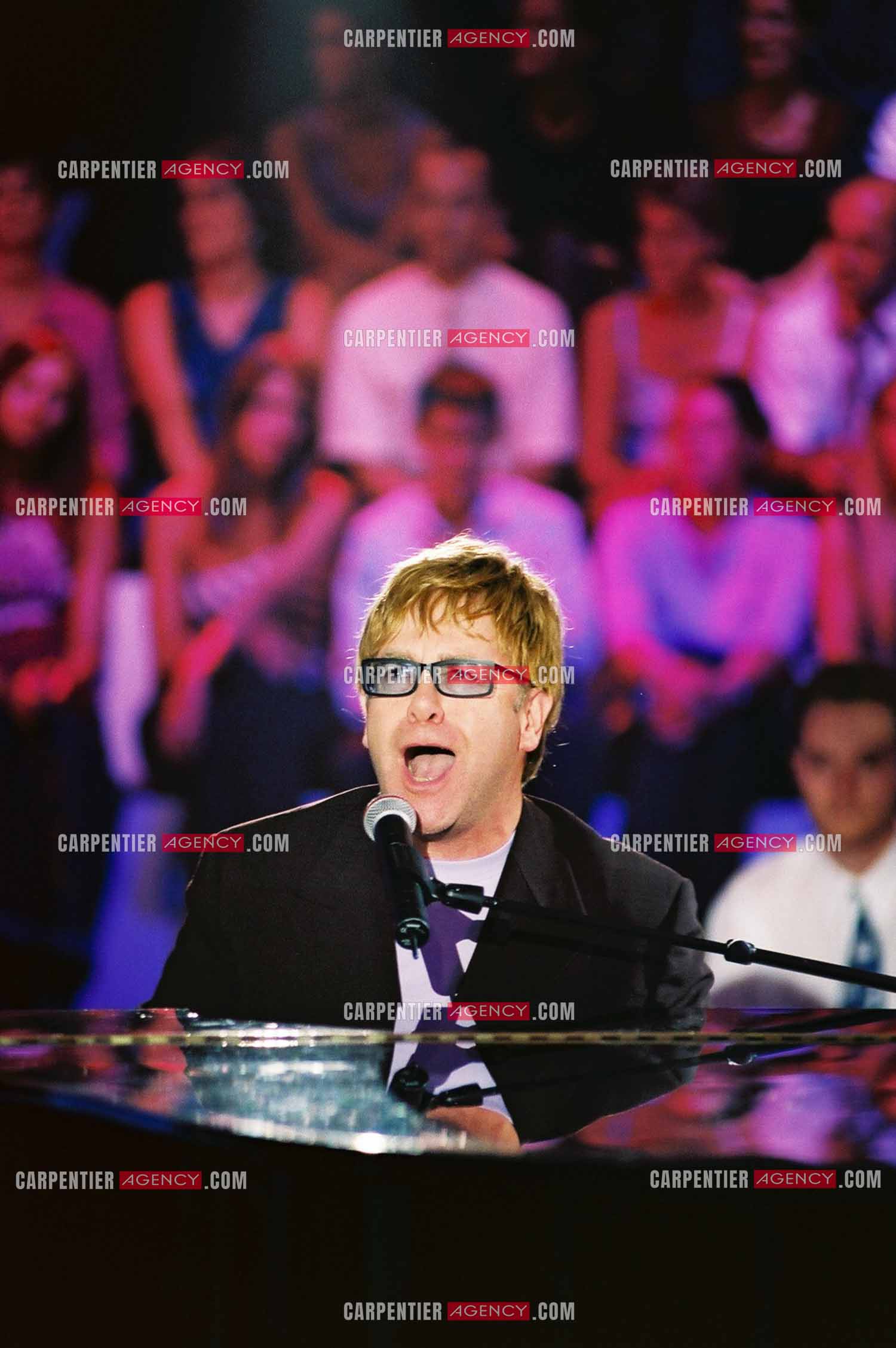 Le chanteur Elton John lors de l'enregistrement de l'émission spécial Garou pour TF1.  ( Exclusif )