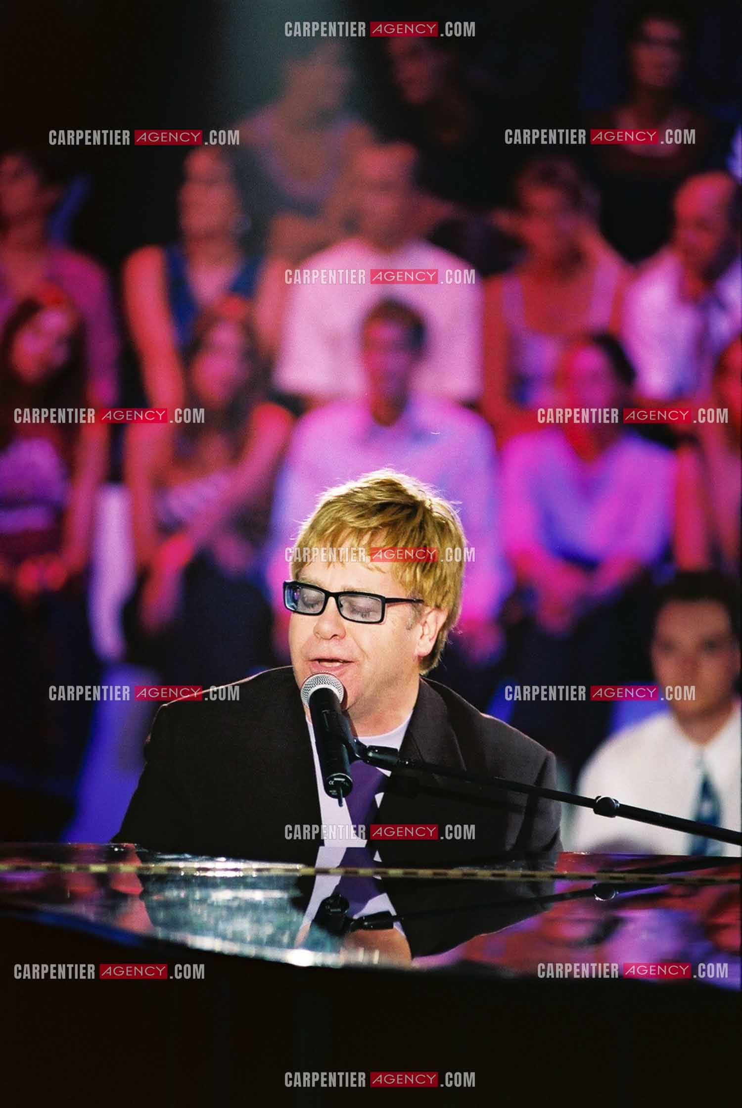 Le chanteur Elton John lors de l'enregistrement de l'émission spécial Garou pour TF1.  ( Exclusif )