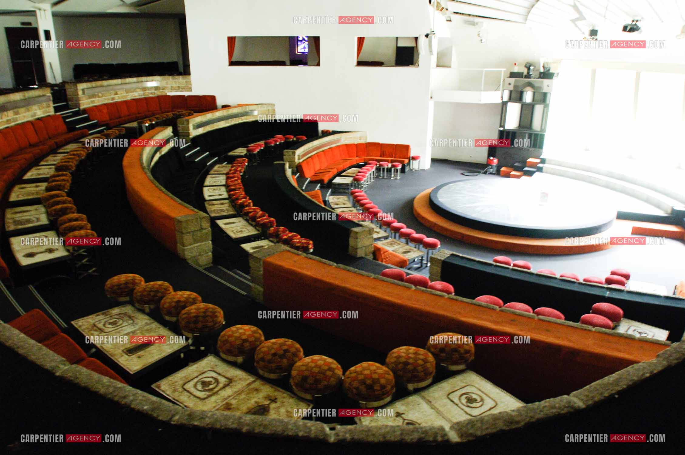 Chez Alain Barrière, la salle pour ses spectacles a la Trinité sur Mer où il se produit toutes les semaines.  ( Exclusif )