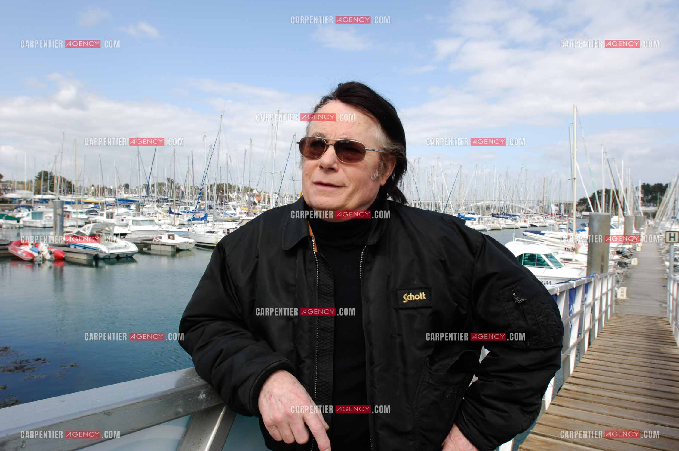 Alain Barrière sur le port de la Trinité sur Mer.  ( Exclusif )