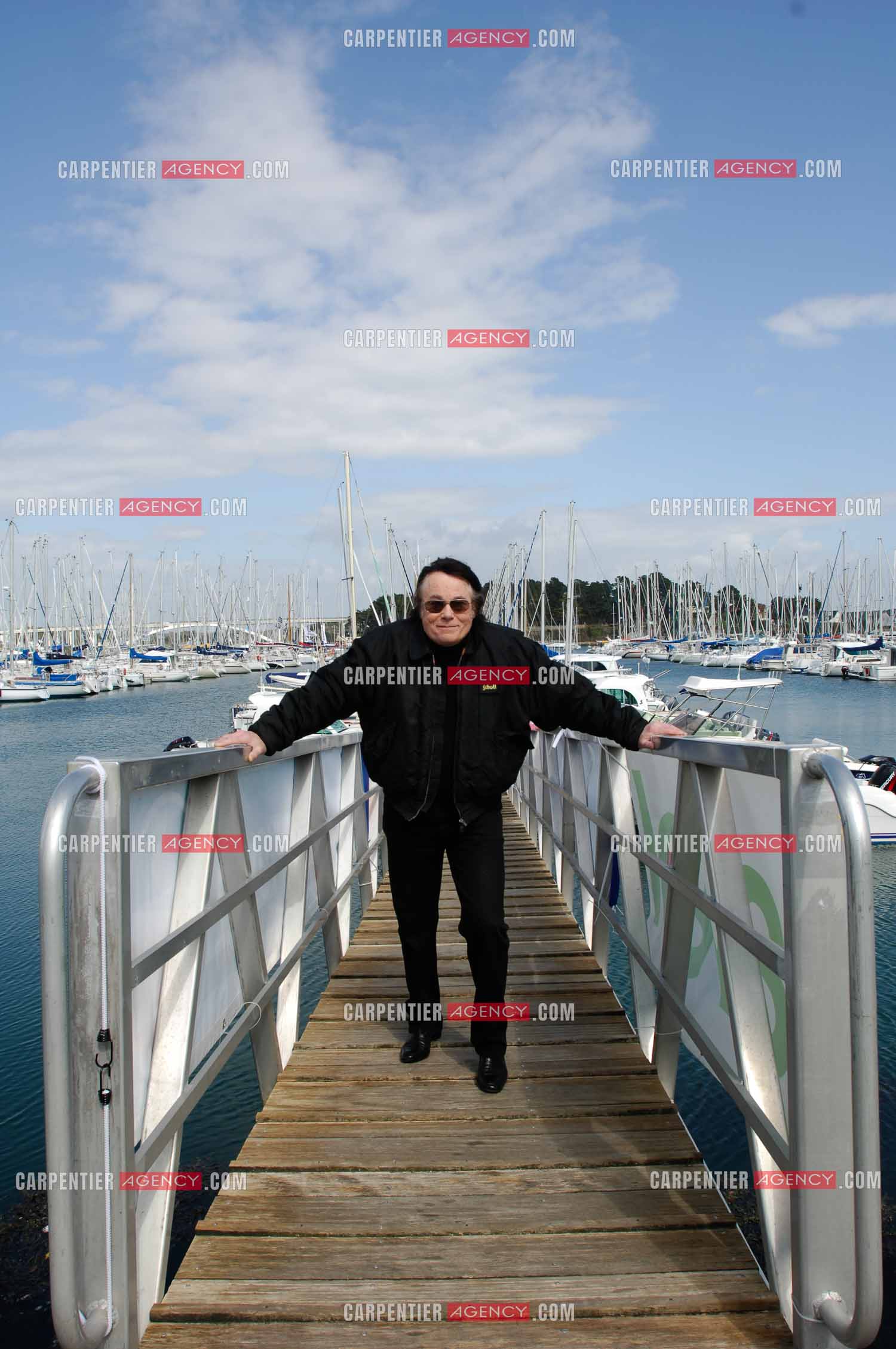 Alain Barrière sur le port de la Trinité sur Mer.  ( Exclusif )