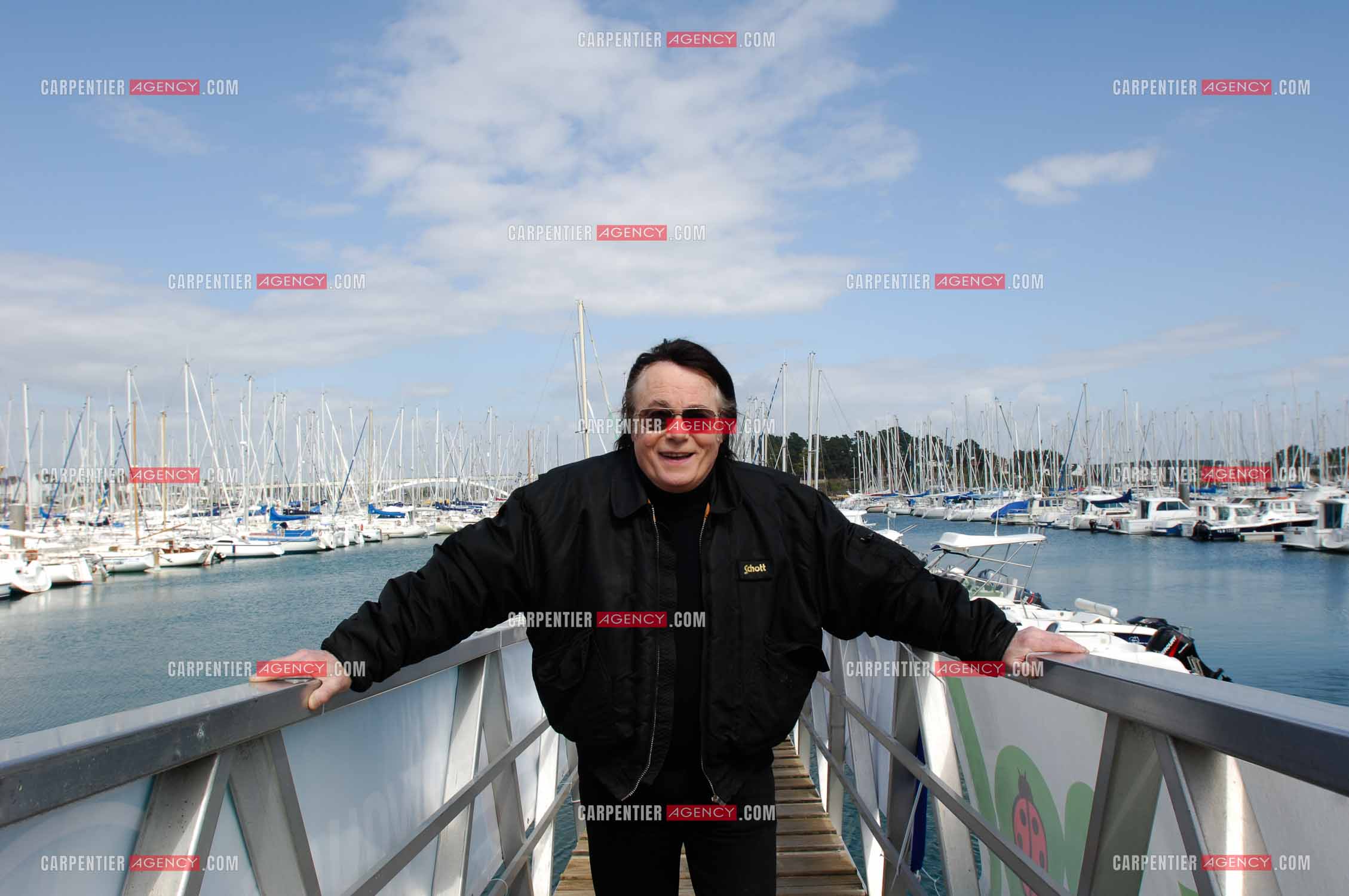 Alain Barrière sur le port de la Trinité sur Mer.  ( Exclusif )