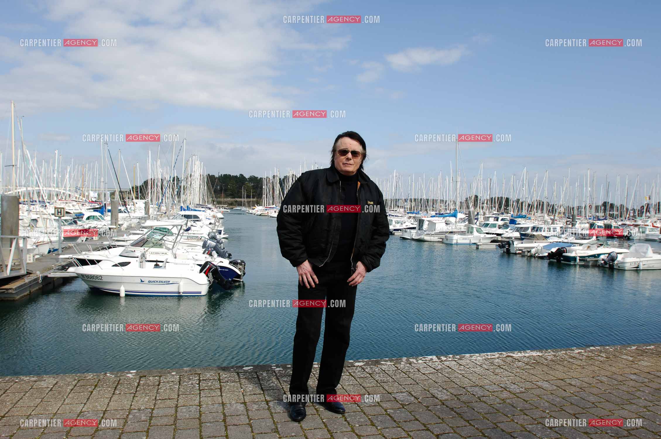 Alain Barrière sur le port de la Trinité sur Mer.  ( Exclusif )