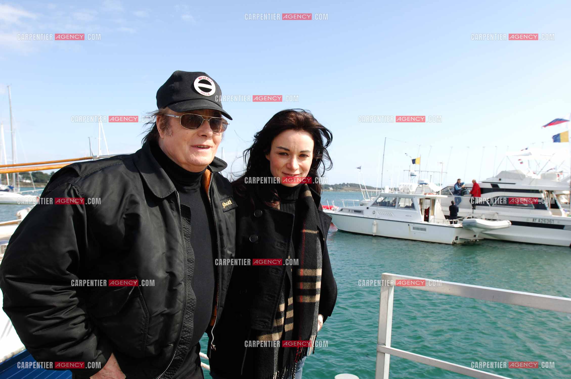 Alain Barrière et sa fille Guenaelle sur le port de la Trinité sur Mer.  ( Exclusif )
