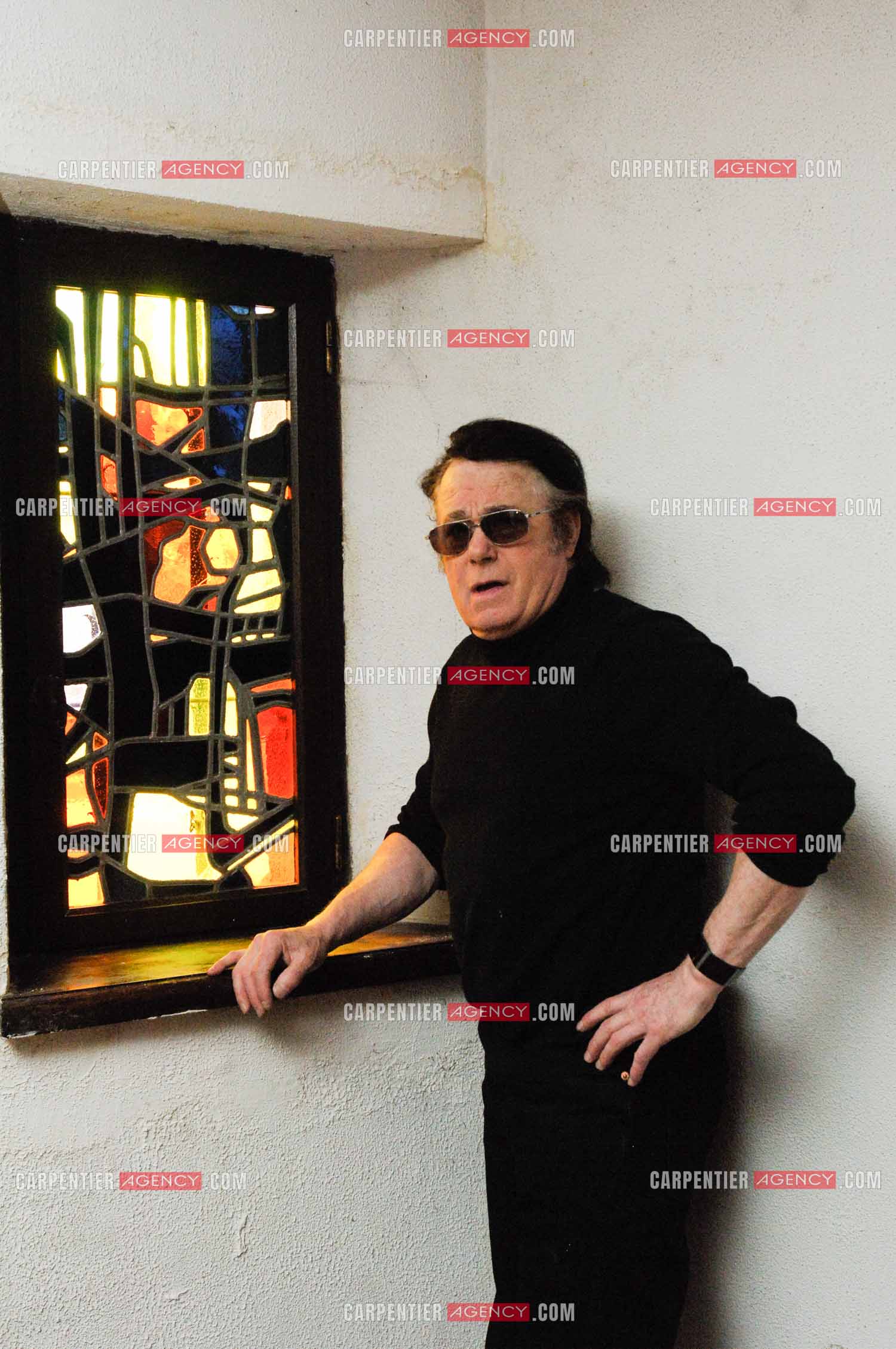 alain Barrière chez lui a la Trinité sur Mer.  ( Exclusif )