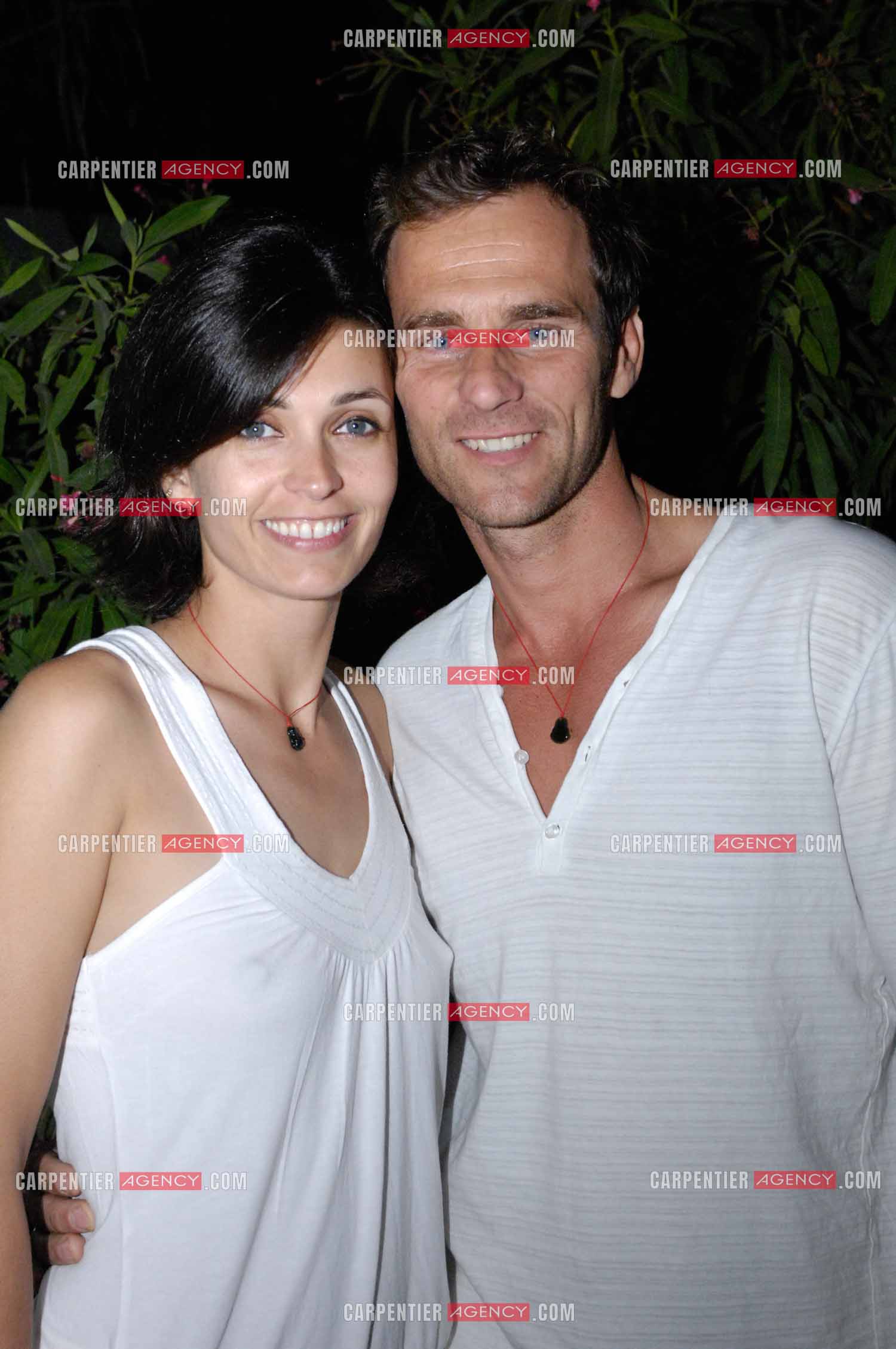 L'actrice Adeline Blondieau avec Sergio Temporelli son compagnon et père de leur fils Aïtor lors de la Soirée Blanche à Ramatuelle en 2007.  ( Exclusif )