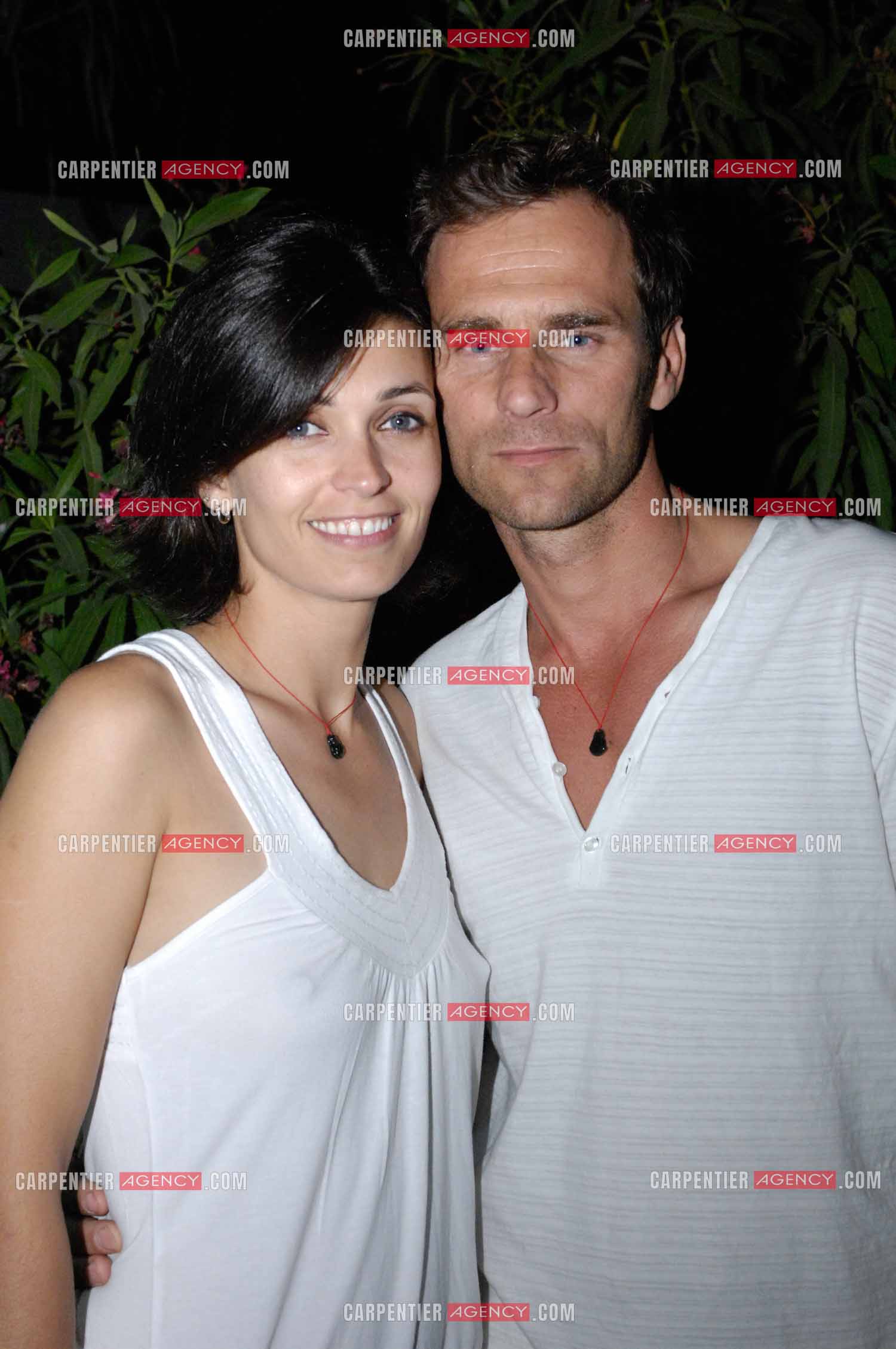 L'actrice Adeline Blondieau avec Sergio Temporelli son compagnon et père de leur fils Aïtor lors de la Soirée Blanche à Ramatuelle en 2007.  ( Exclusif )