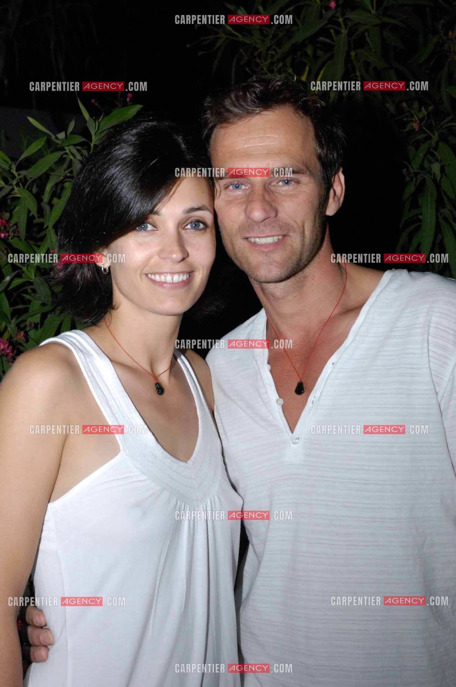 L'actrice Adeline Blondieau avec Sergio Temporelli son compagnon et père de leur fils Aïtor lors de la Soirée Blanche à Ramatuelle en 2007.  ( Exclusif )