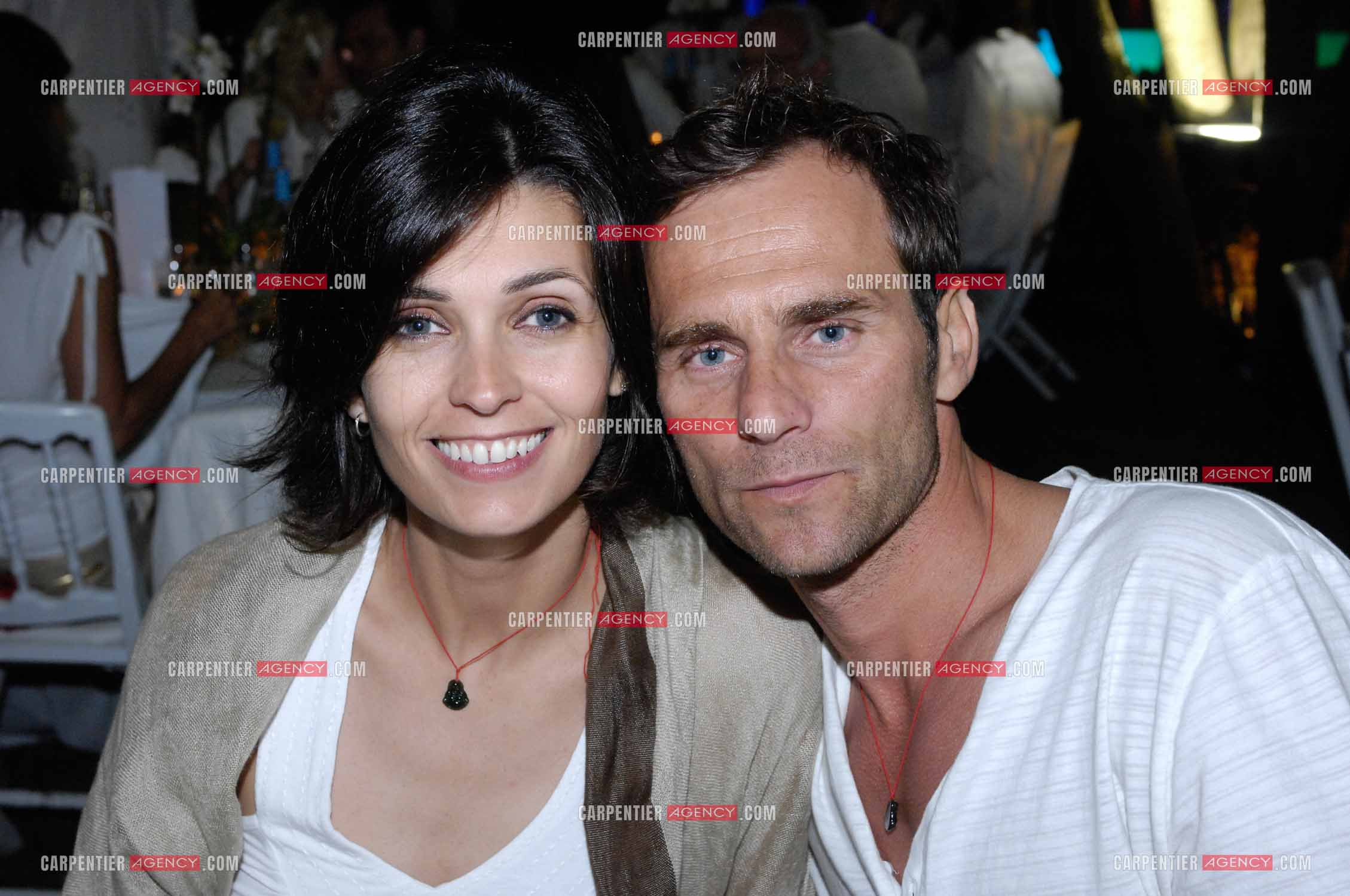 L'actrice Adeline Blondieau avec Sergio Temporelli son compagnon et père de leur fils Aïtor lors de la Soirée Blanche à Ramatuelle en 2007.  ( Exclusif )
