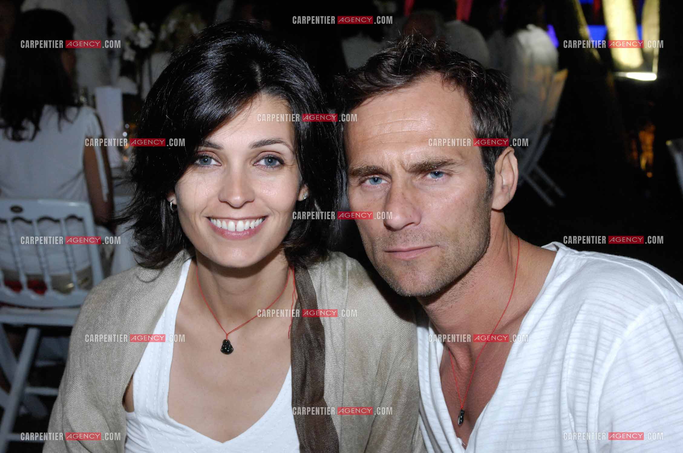 L'actrice Adeline Blondieau avec Sergio Temporelli son compagnon et père de leur fils Aïtor lors de la Soirée Blanche à Ramatuelle en 2007.  ( Exclusif )