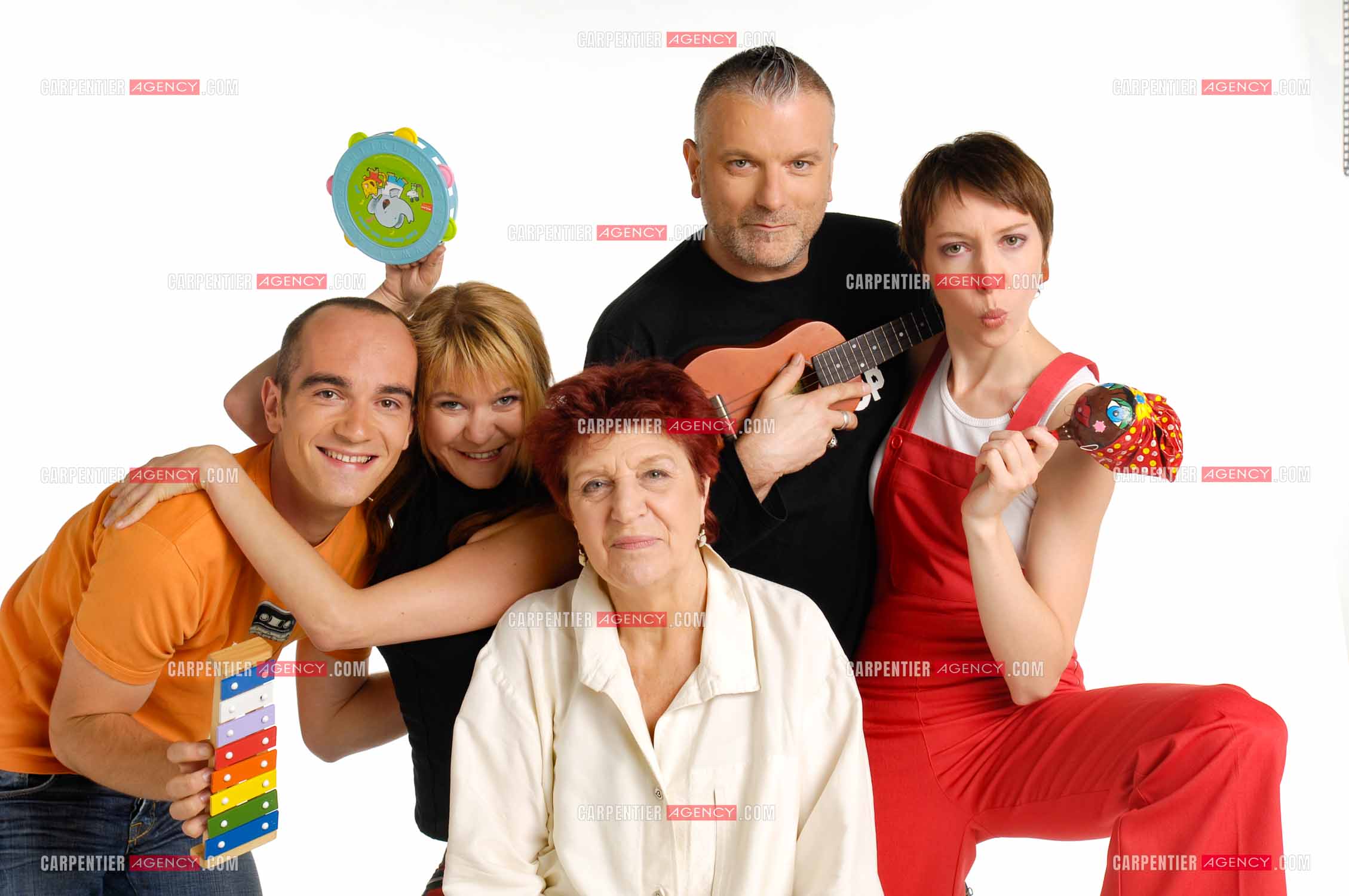 La chanteuse Anne Sylvestre  et sa troupe " Génération Sylvestre " avec Sansévérino, Guillaume Adelbert, Agnès Bihl, et Jeanne Cherhal. ( Exclusif )