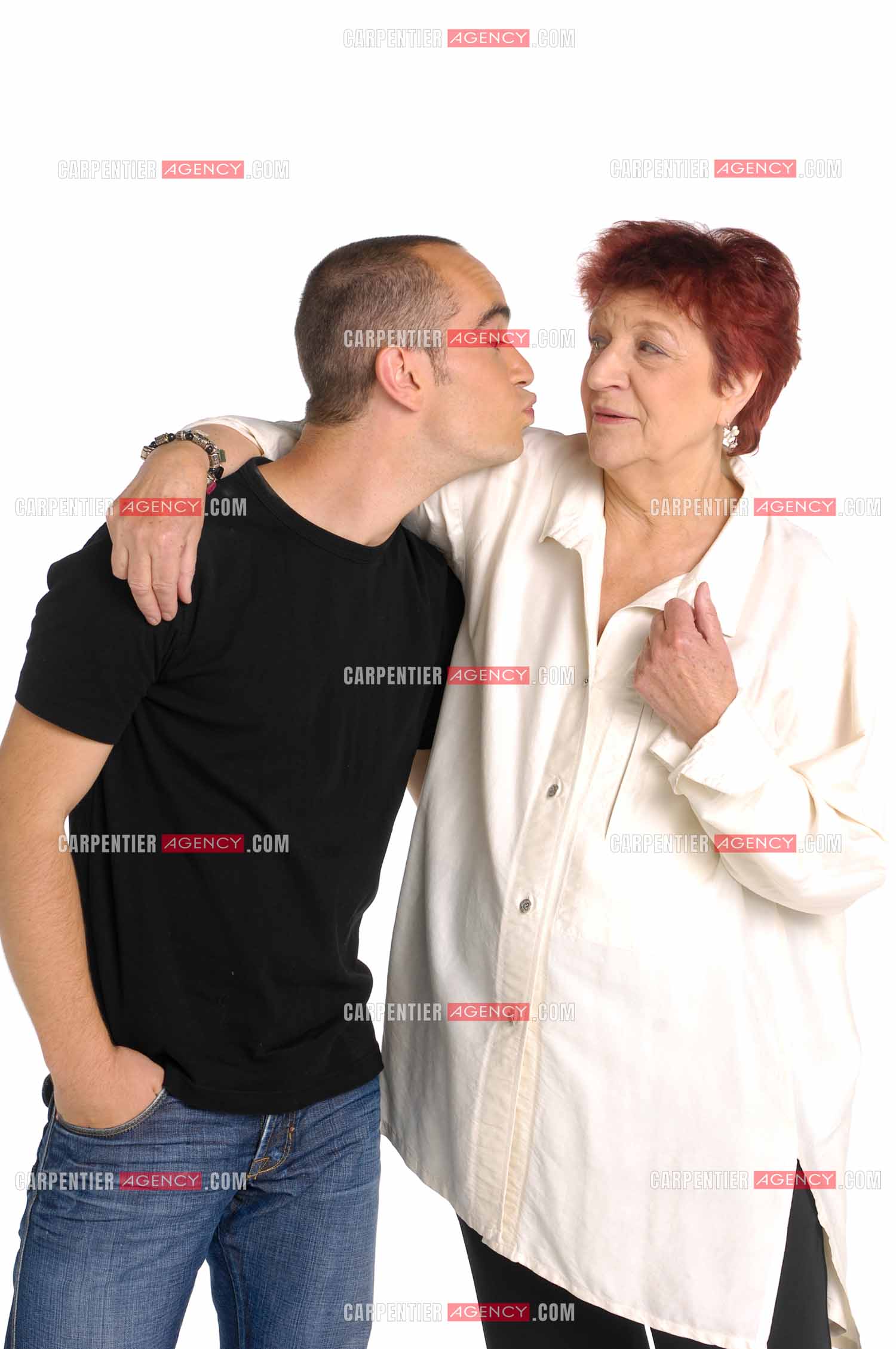 La chanteusenAnne Sylvestre et Adelbert Guillaume. ( Exclusif )