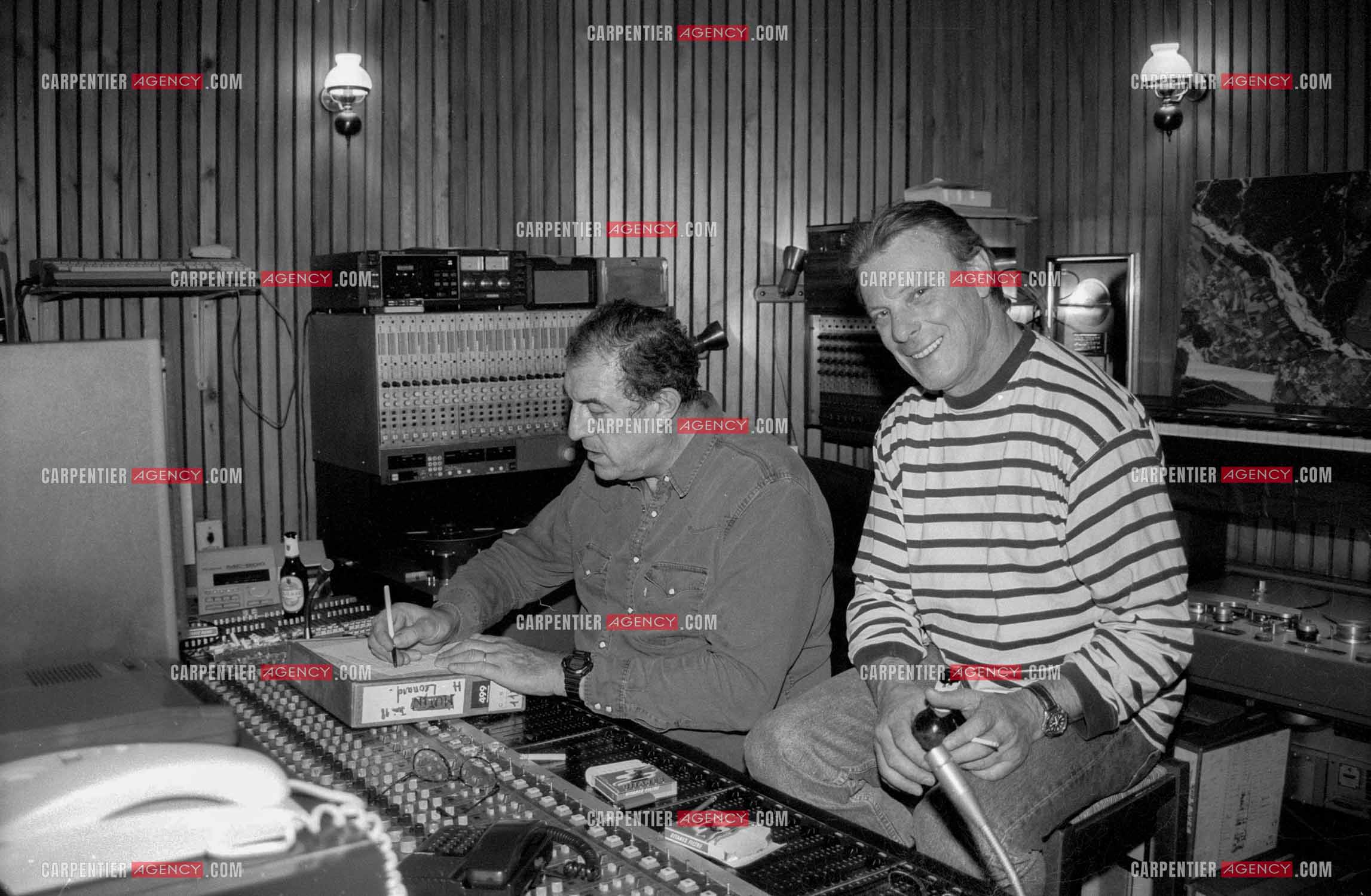 Le chanteur Herbert Léonard en séance d'enregistrement de son prochain album chez son ami Bernard Estardy au studio CBE à Paris.  ( Exclusif )