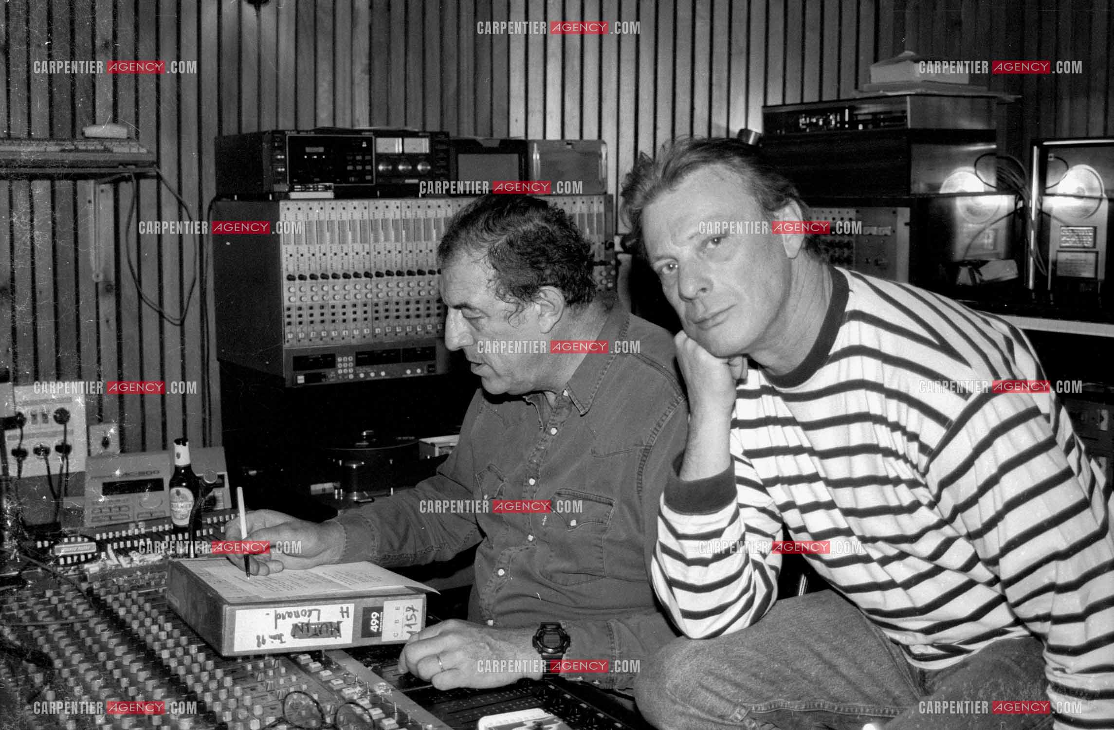 Le chanteur Herbert Léonard en séance d'enregistrement de son prochain album chez son ami Bernard Estardy au studio CBE à Paris.  ( Exclusif )