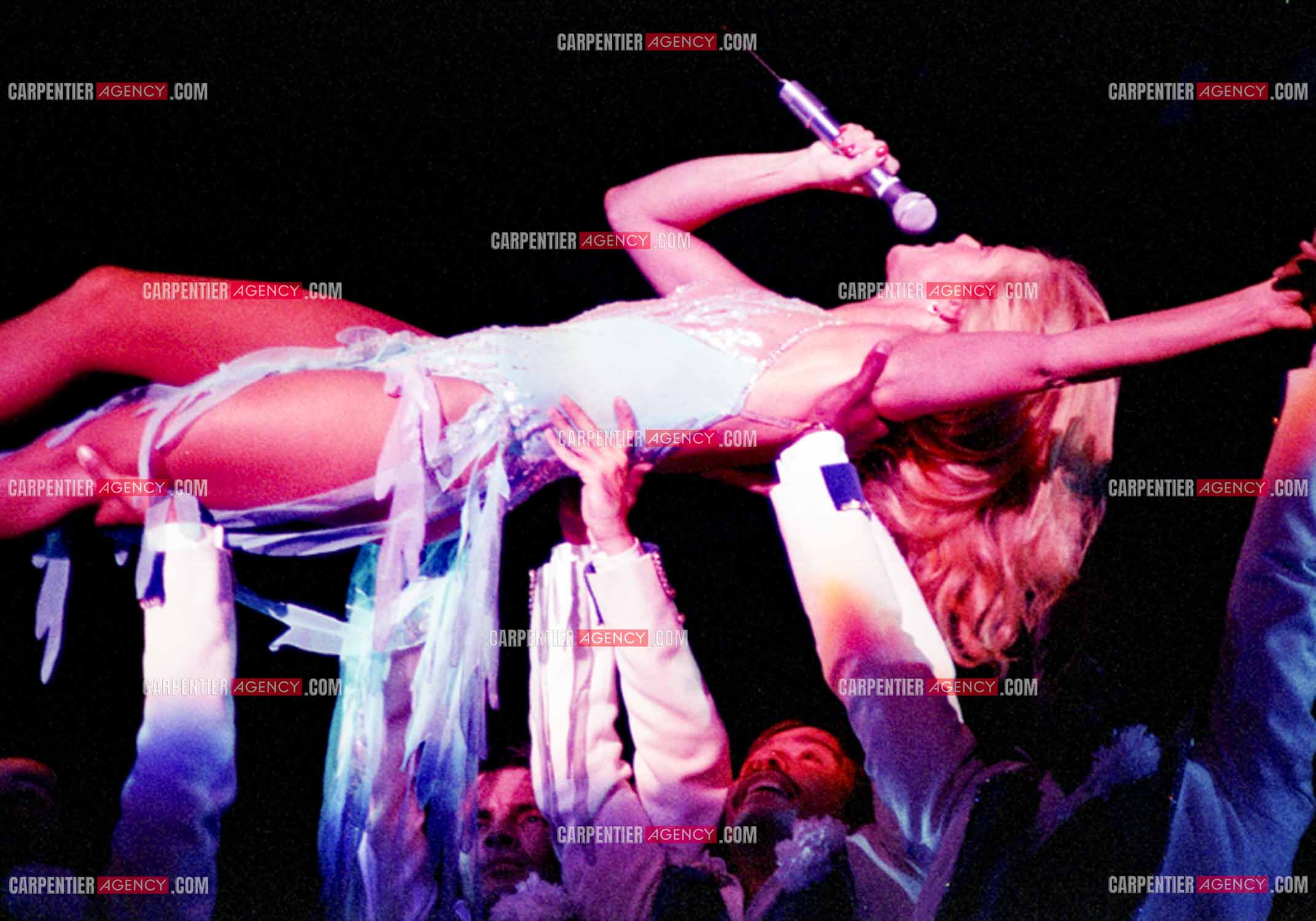 La chanteuse Sylvie Vartan en concert à Vienne en 1977.