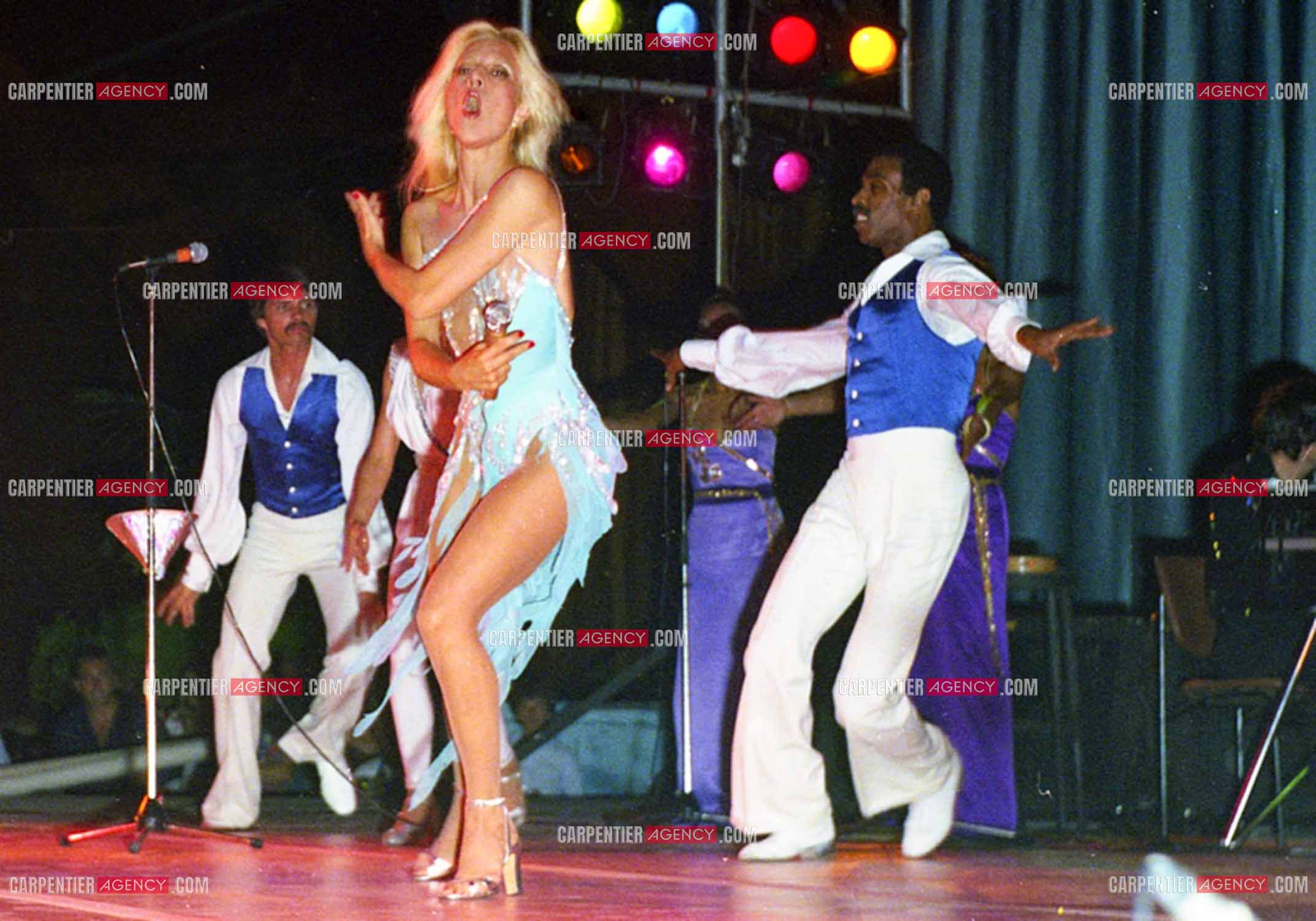 La chanteuse Sylvie Vartan en concert à Vienne en 1977.