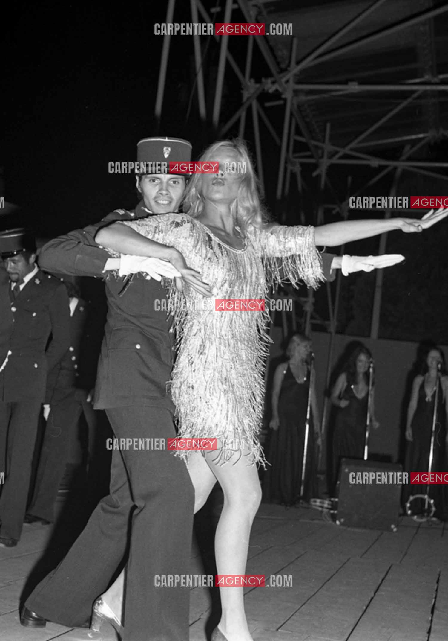 La chanteuse Sylvie Vartan en concert à Grenoble en 1977.