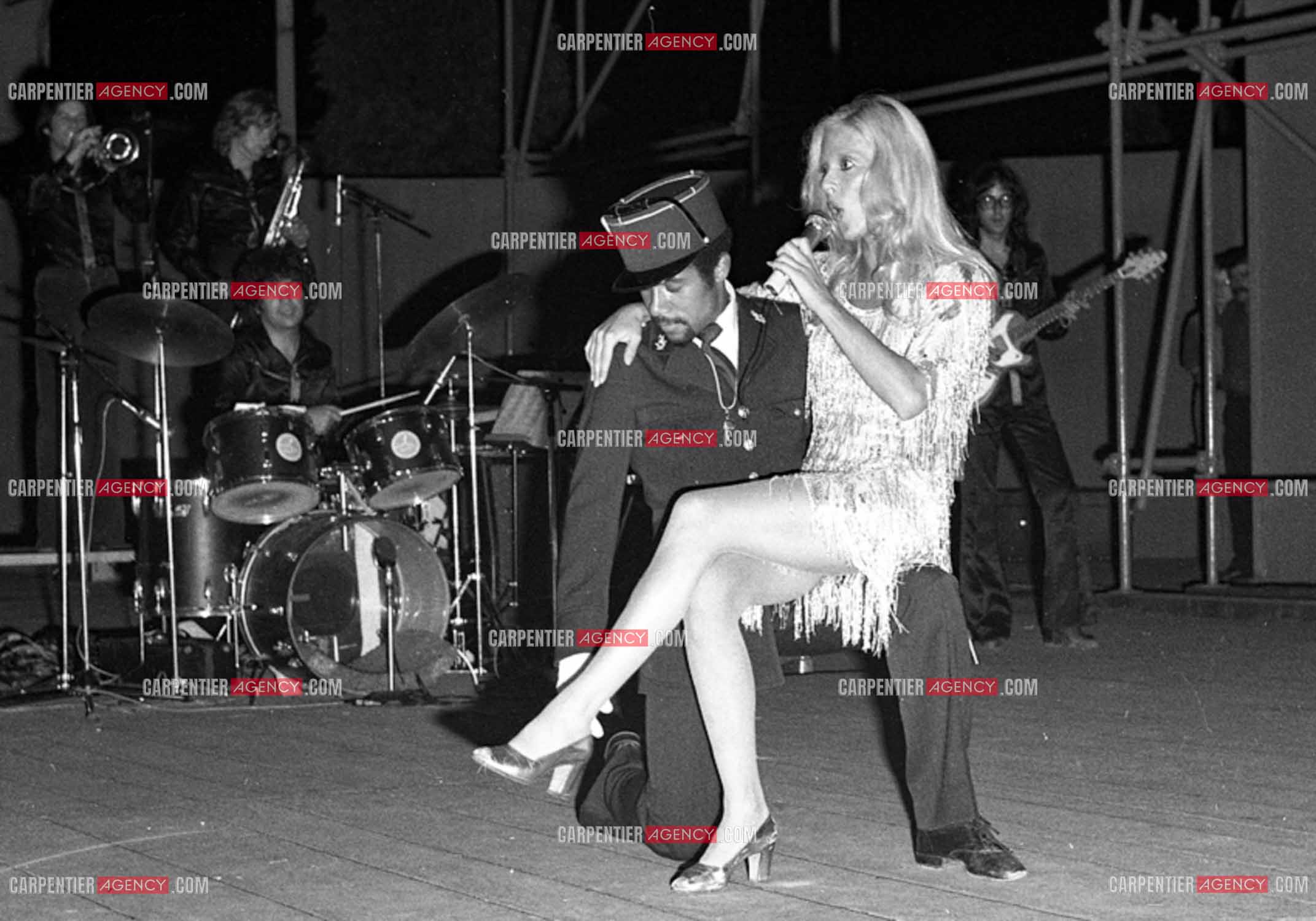 La chanteuse Sylvie Vartan en concert à Grenoble en 1977.