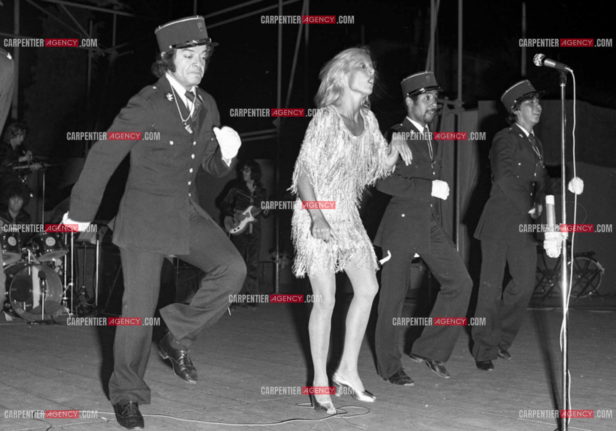 La chanteuse Sylvie Vartan en concert à Grenoble en 1977.