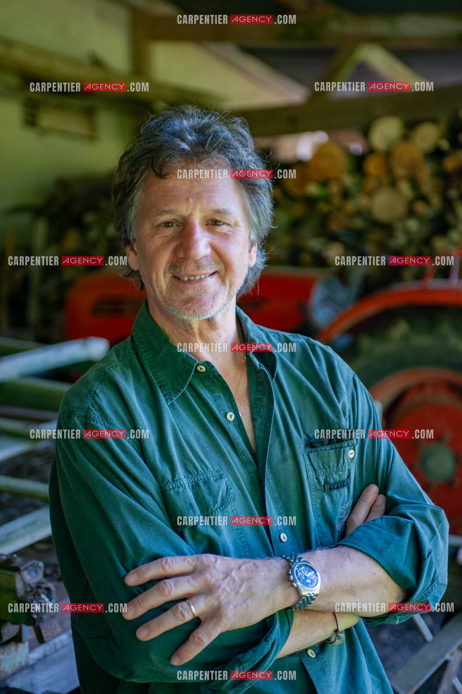 Le chanteur Gérard  Lenorman dans sa résidence secondaire avec ses animaux.   ( Exclusif )