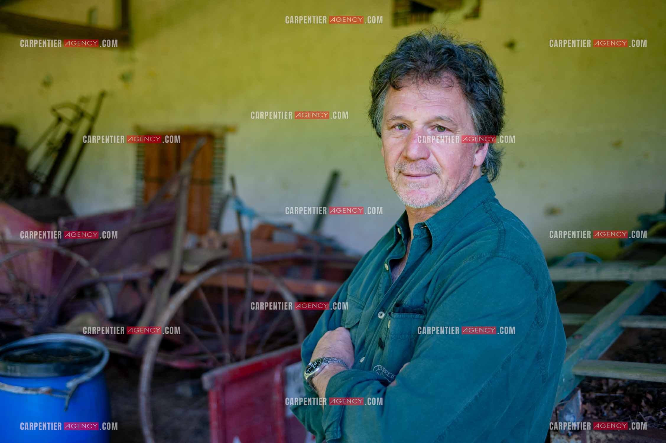 Le chanteur Gérard  Lenorman dans sa résidence secondaire avec ses animaux.   ( Exclusif )