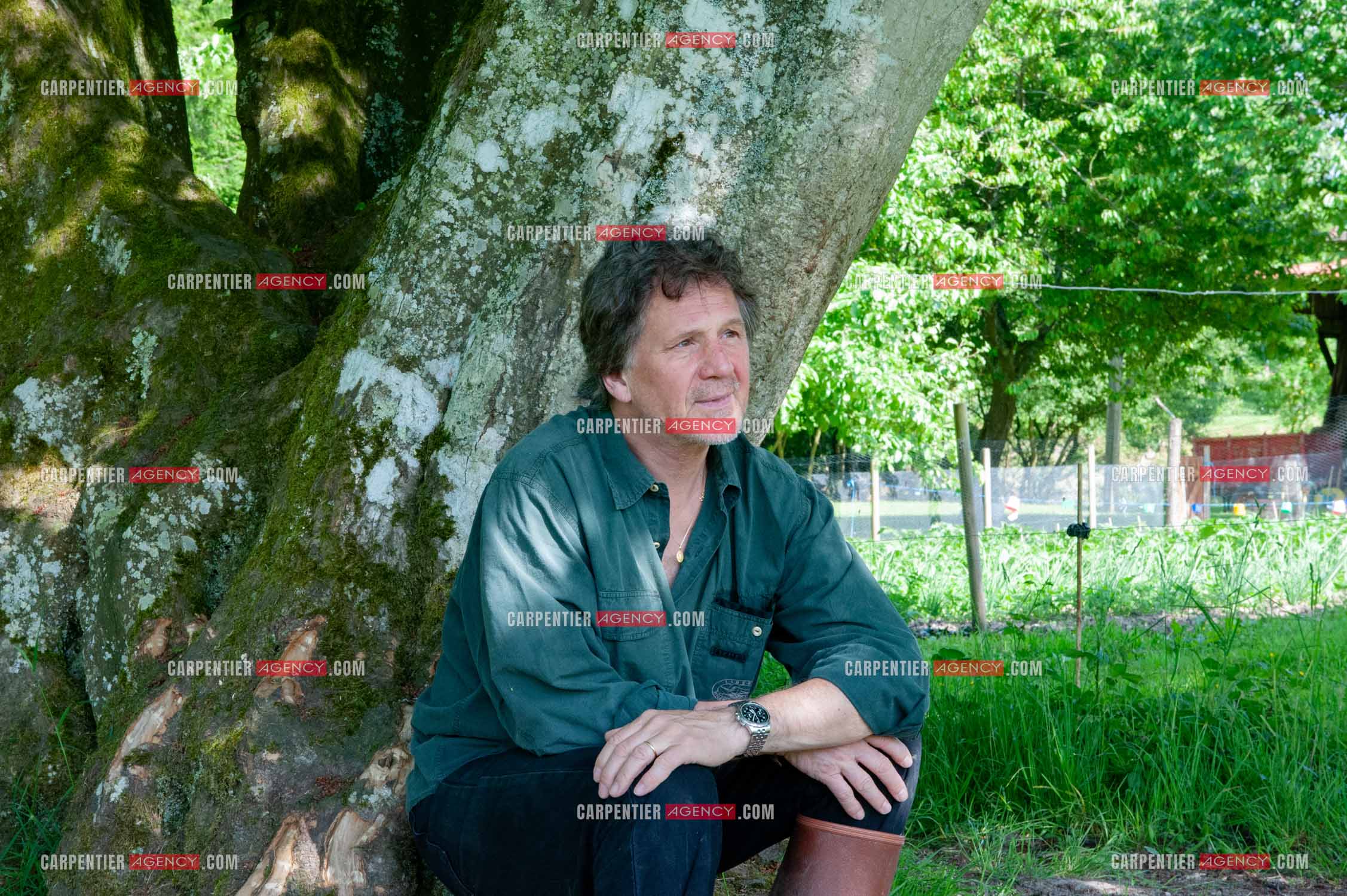 Le chanteur Gérard  Lenorman dans sa résidence secondaire avec ses animaux.   ( Exclusif )