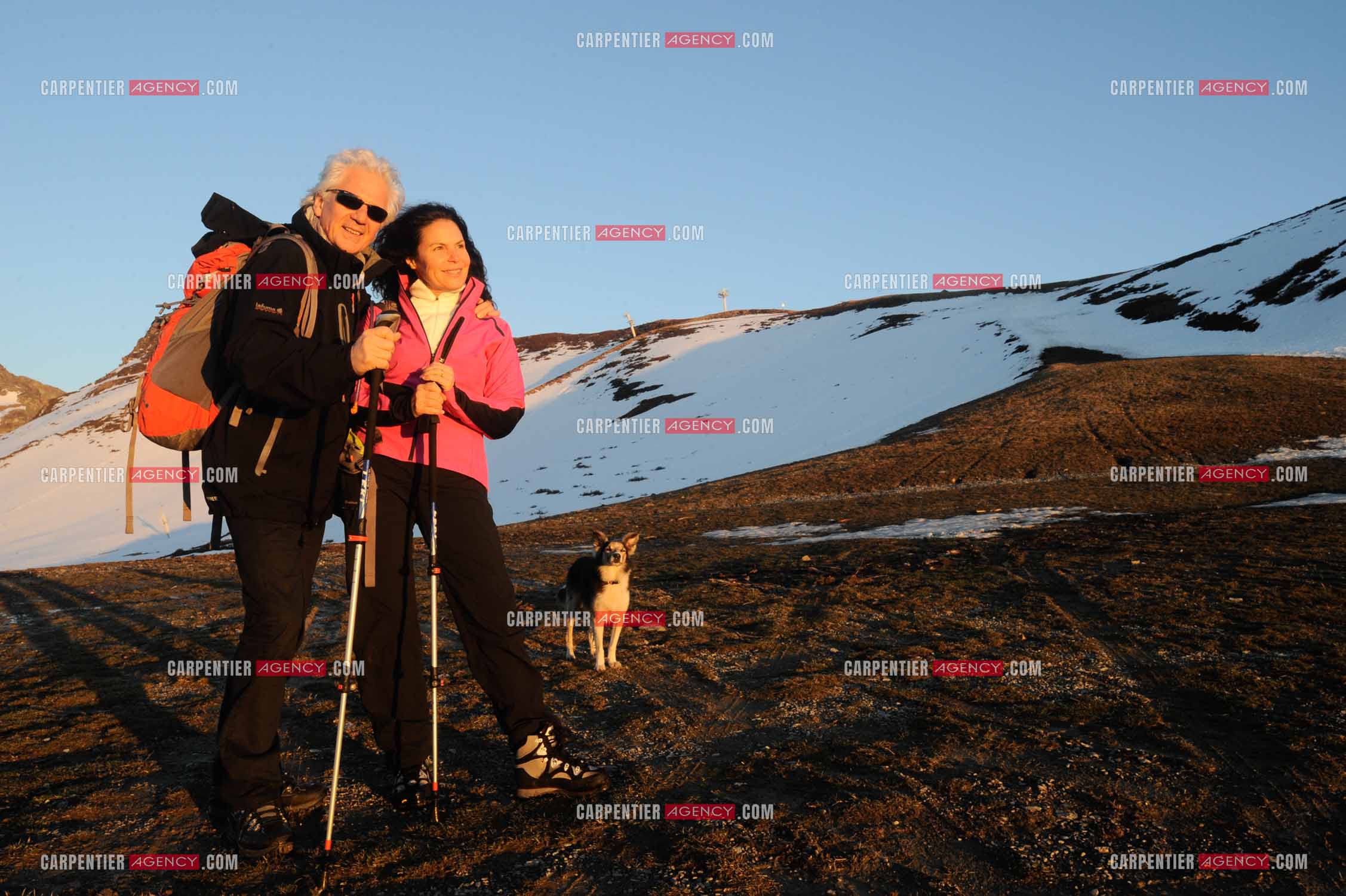 Le chanteur Gérard Lenorman et sa compagne Marie Maunier en randonnée dans les pyrénnées avec leur chien Puppy.  ( Exclusif )
