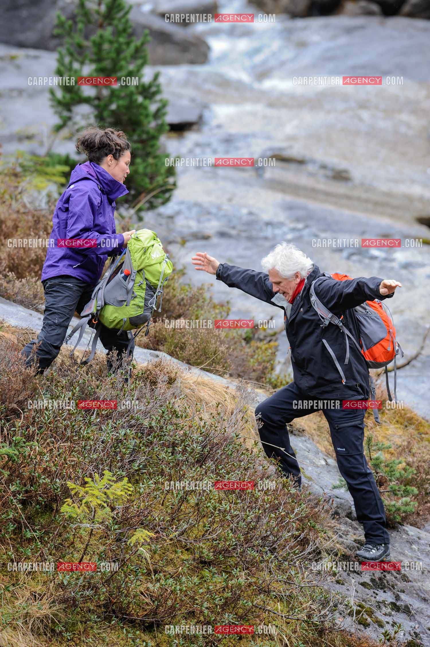 Le chanteur Gérard Lenorman et sa compagne Marie Maunier en randonnée dans les pyrénnées avec leur chien Puppy.  ( Exclusif )