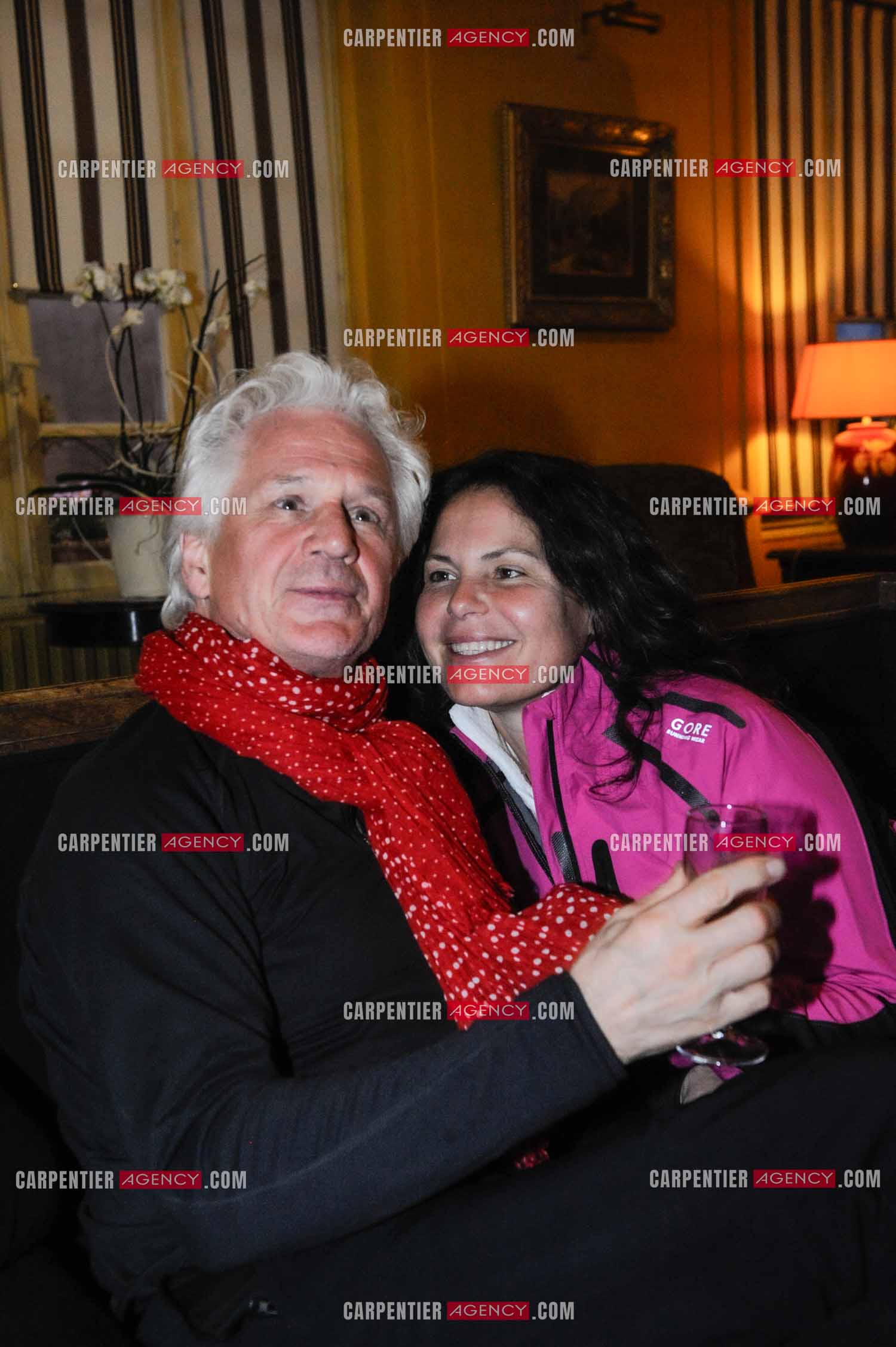 Le chanteur Gérard Lenorman et sa compagne Marie Maunier en randonnée dans les pyrénnées avec leur chien Puppy.  ( Exclusif )