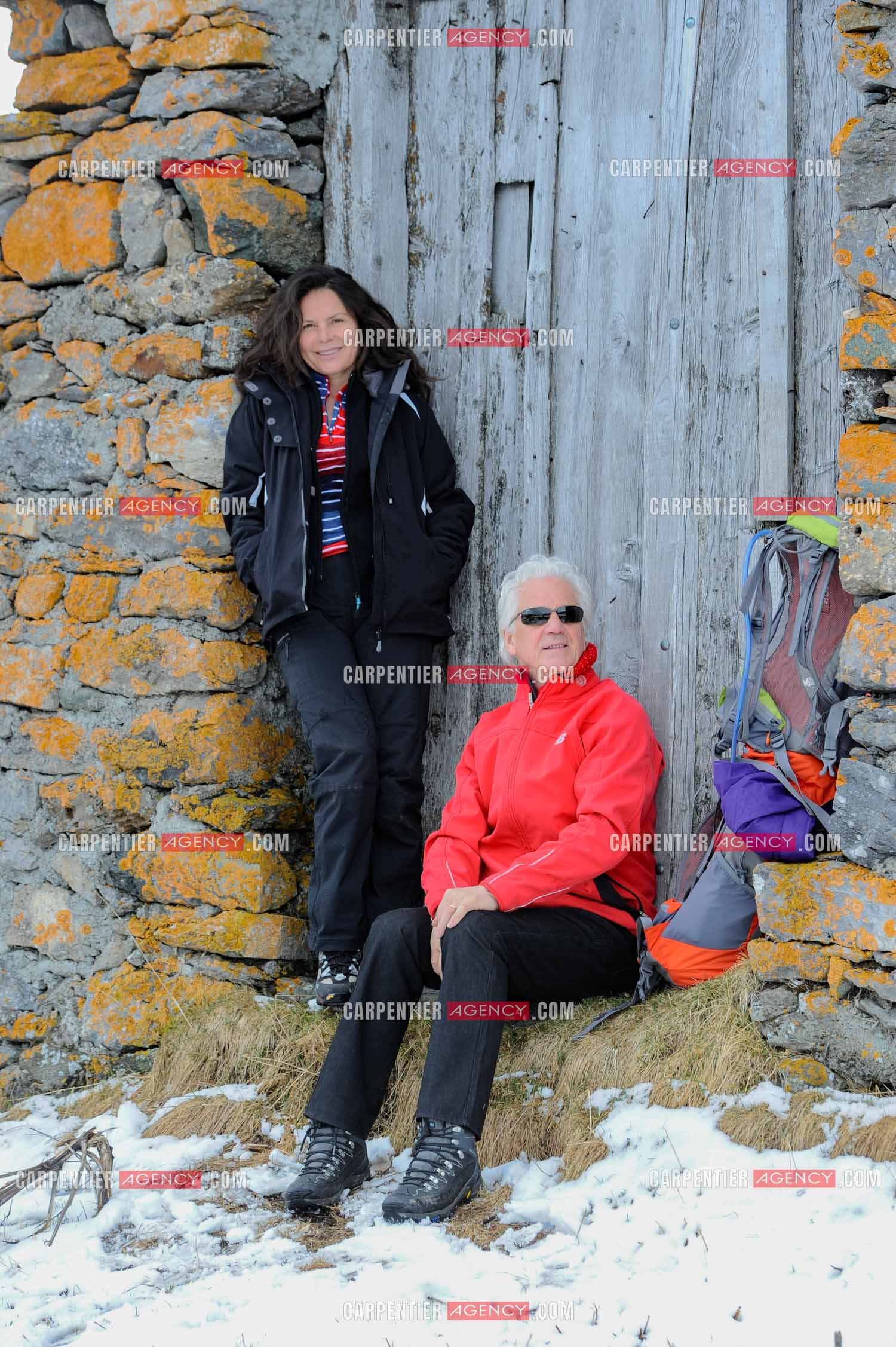 Le chanteur Gérard Lenorman et sa compagne Marie Maunier en randonnée dans les pyrénnées avec leur chien Puppy.  ( Exclusif )