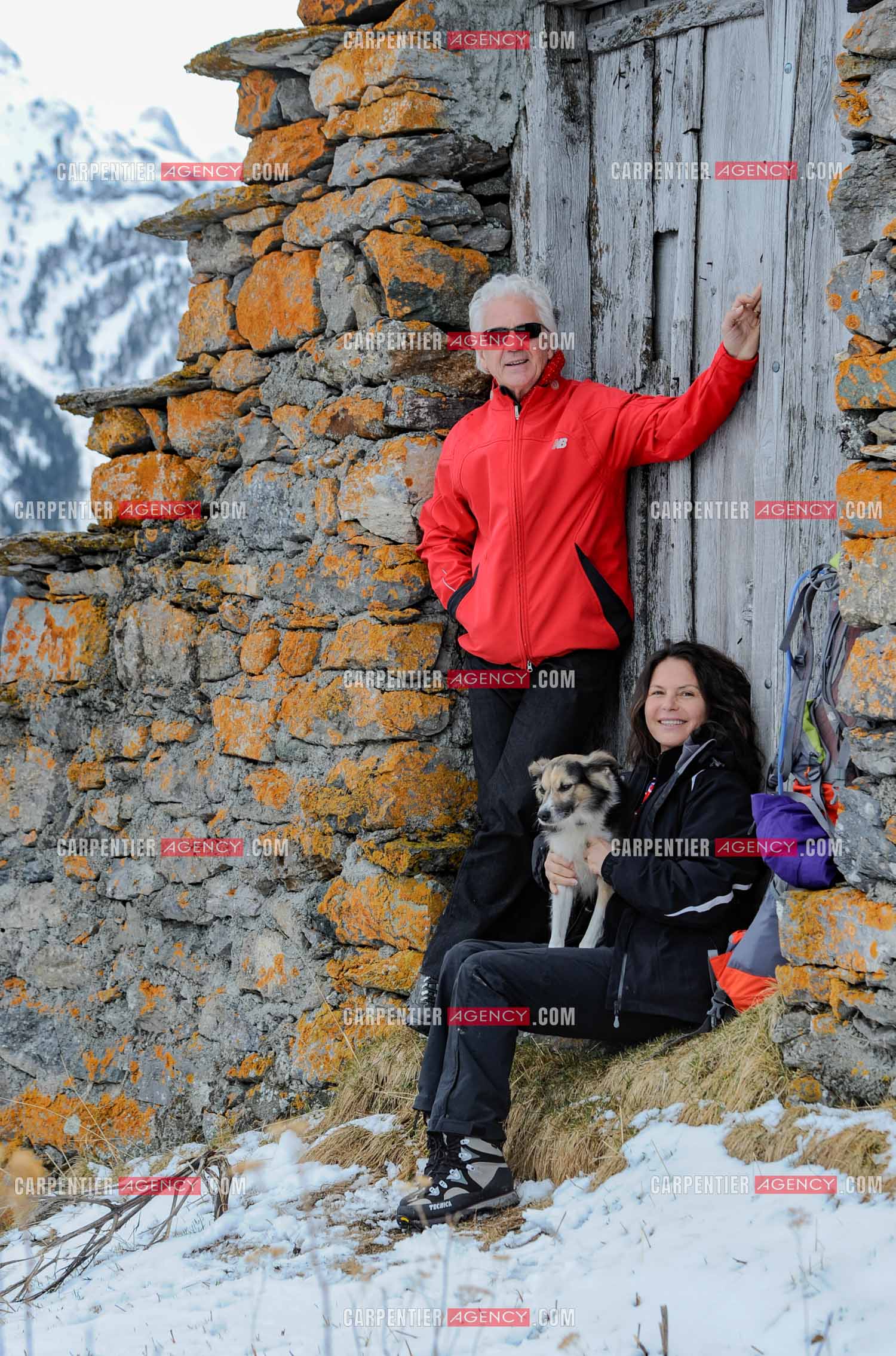 Le chanteur Gérard Lenorman et sa compagne Marie Maunier en randonnée dans les pyrénnées avec leur chien Puppy.  ( Exclusif )