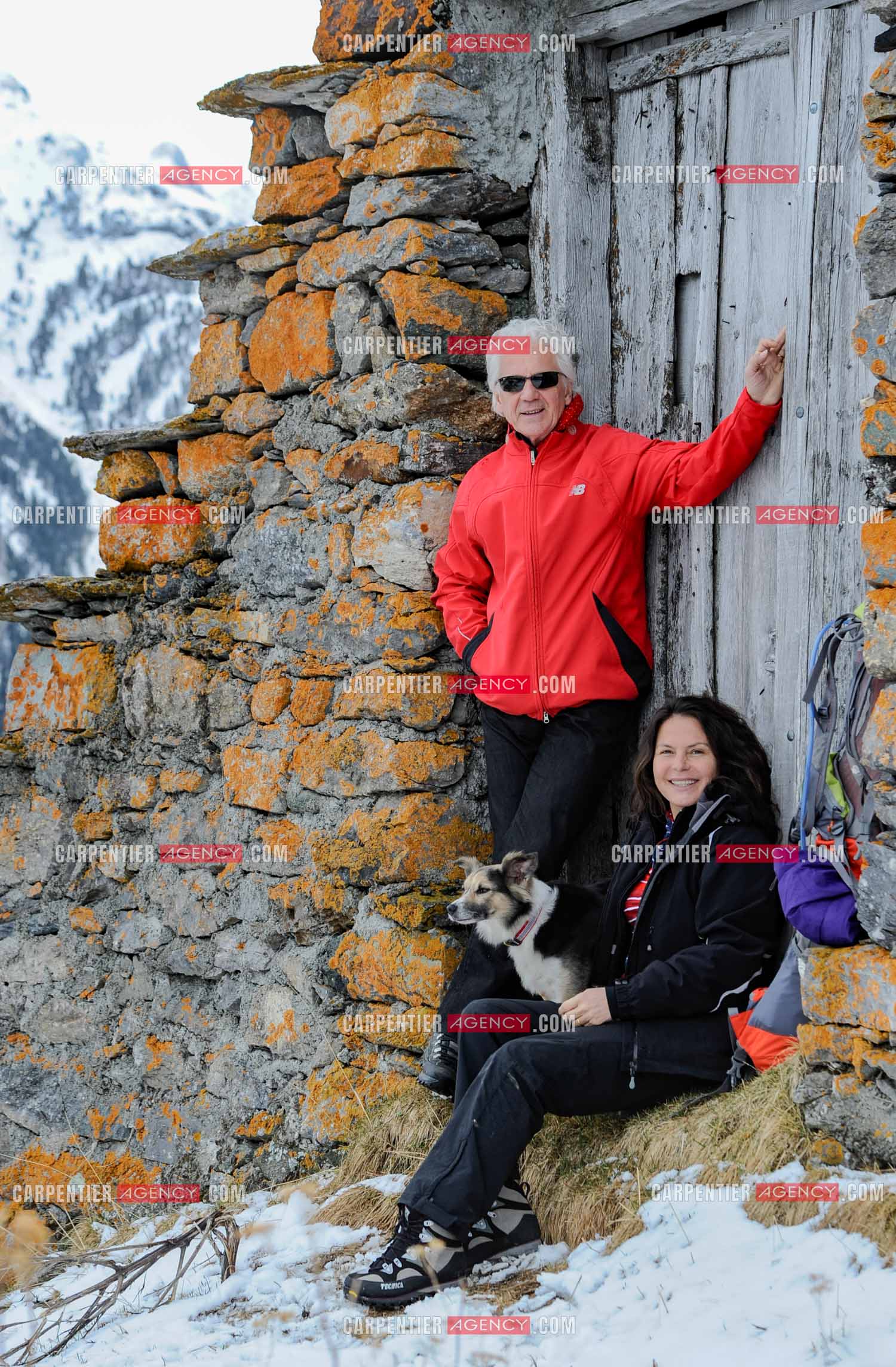 Le chanteur Gérard Lenorman et sa compagne Marie Maunier en randonnée dans les pyrénnées avec leur chien Puppy.  ( Exclusif )