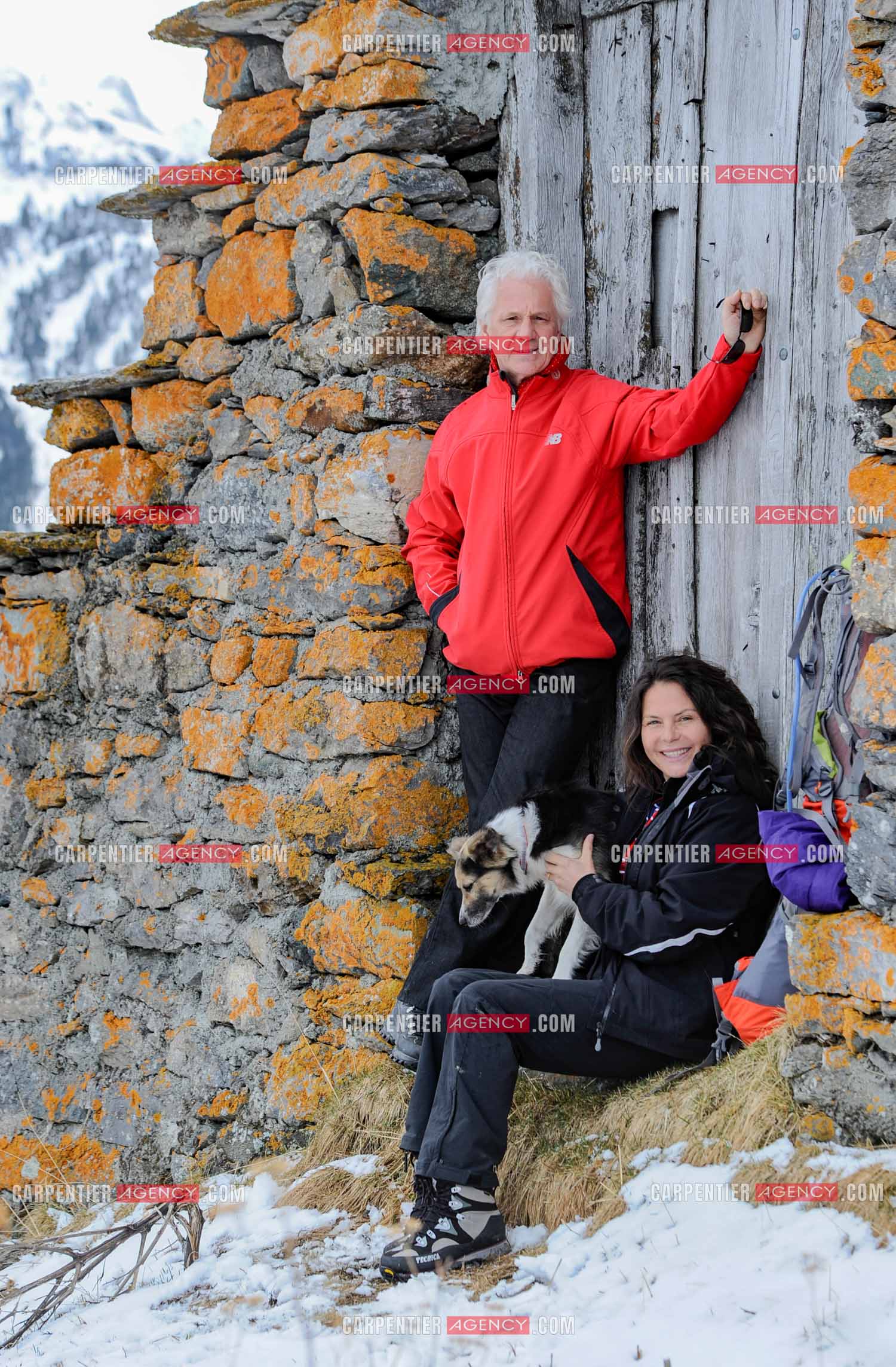 Le chanteur Gérard Lenorman et sa compagne Marie Maunier en randonnée dans les pyrénnées avec leur chien Puppy.  ( Exclusif )