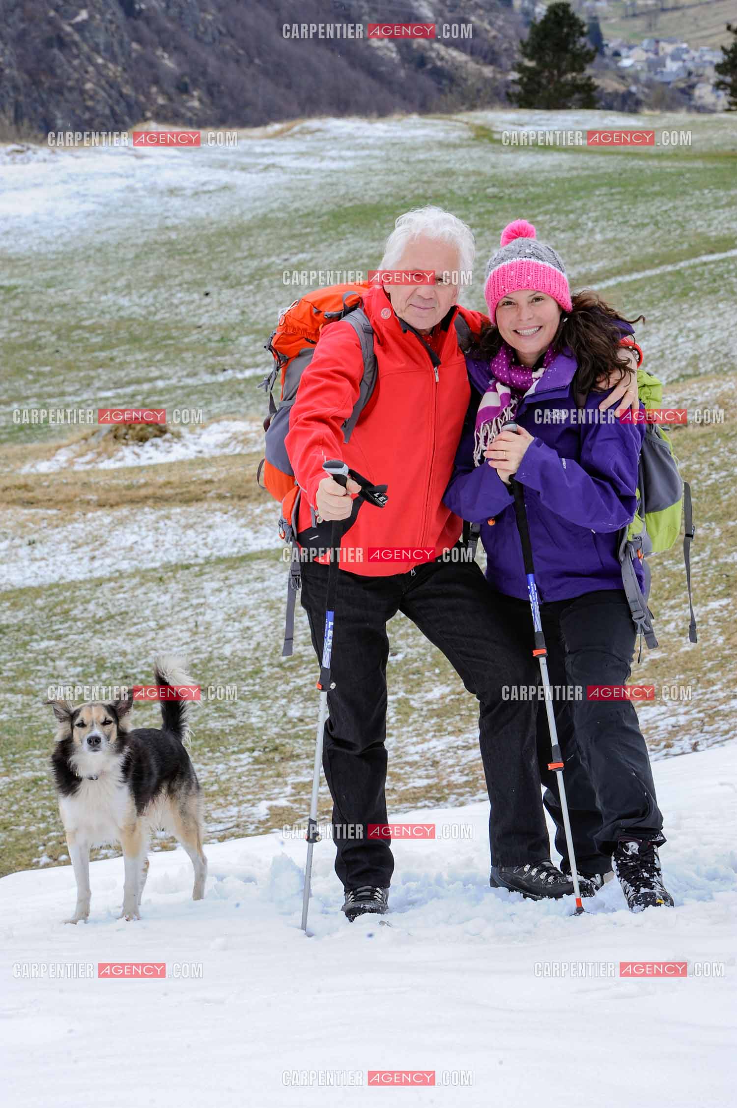 Le chanteur Gérard Lenorman et sa compagne Marie Maunier en randonnée dans les pyrénnées avec leur chien Puppy.  ( Exclusif )
