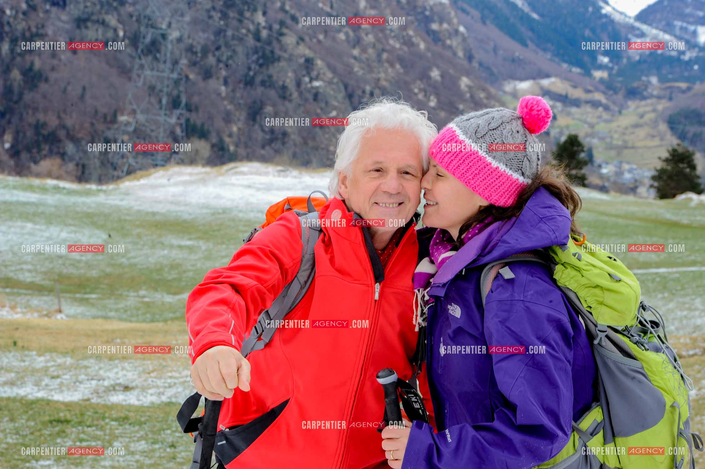 Le chanteur Gérard Lenorman et sa compagne Marie Maunier en randonnée dans les pyrénnées avec leur chien Puppy.  ( Exclusif )