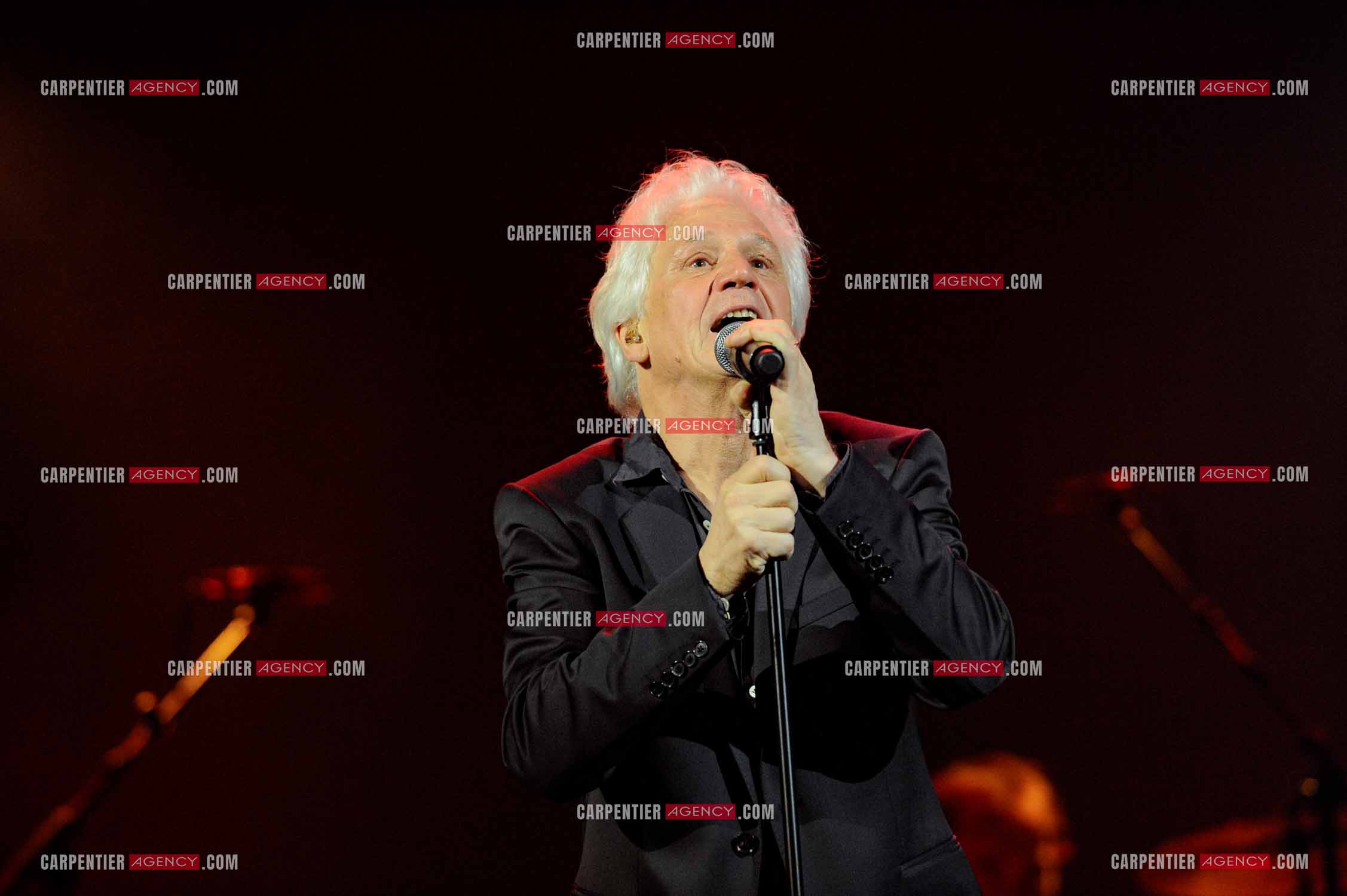 Le chanteur Gérard Lenorman en concert au Grand Rex à Paris.  ( Exclusif )