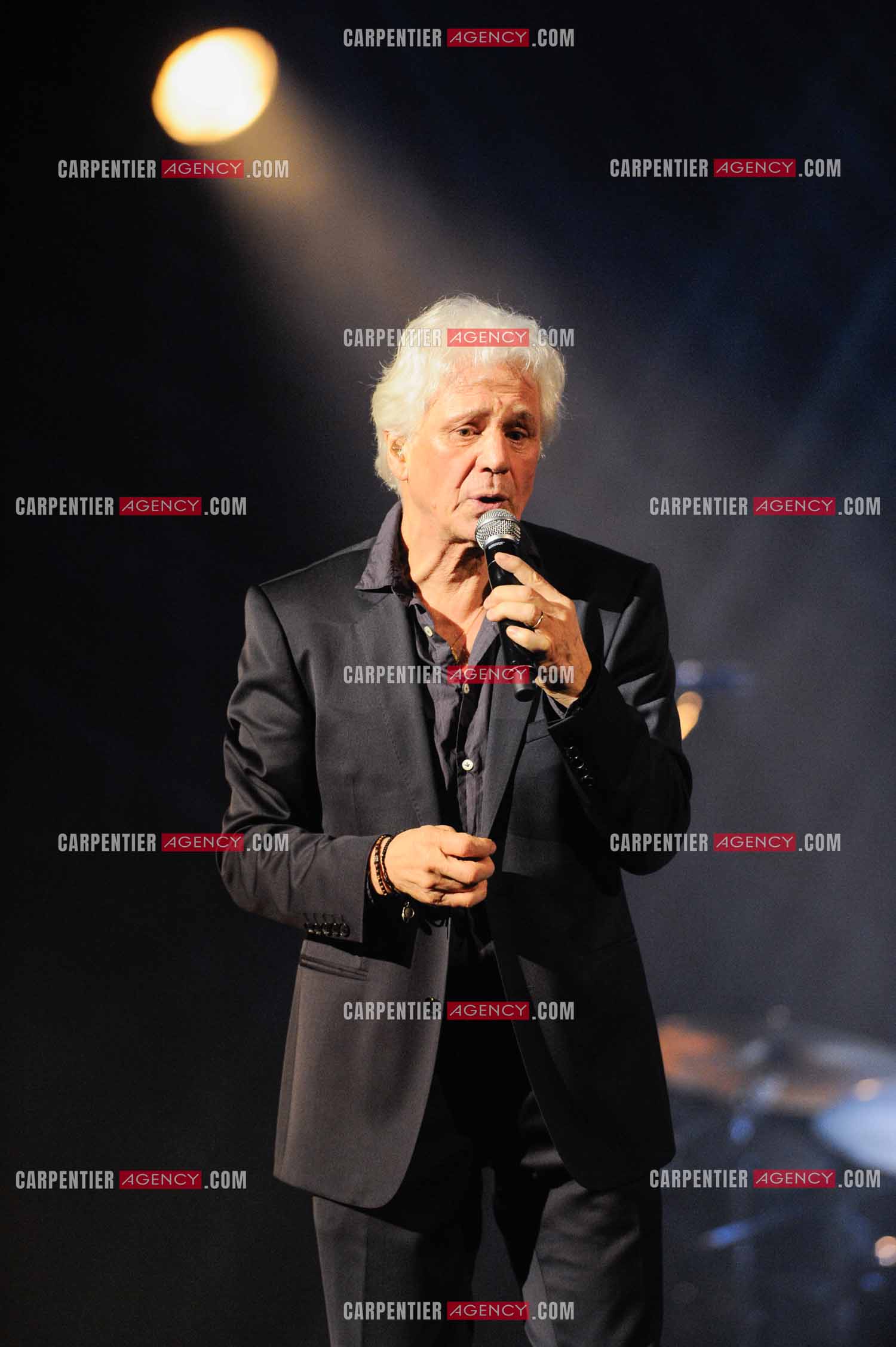 Le chanteur Gérard Lenorman en concert au Grand Rex à Paris.  ( Exclusif )