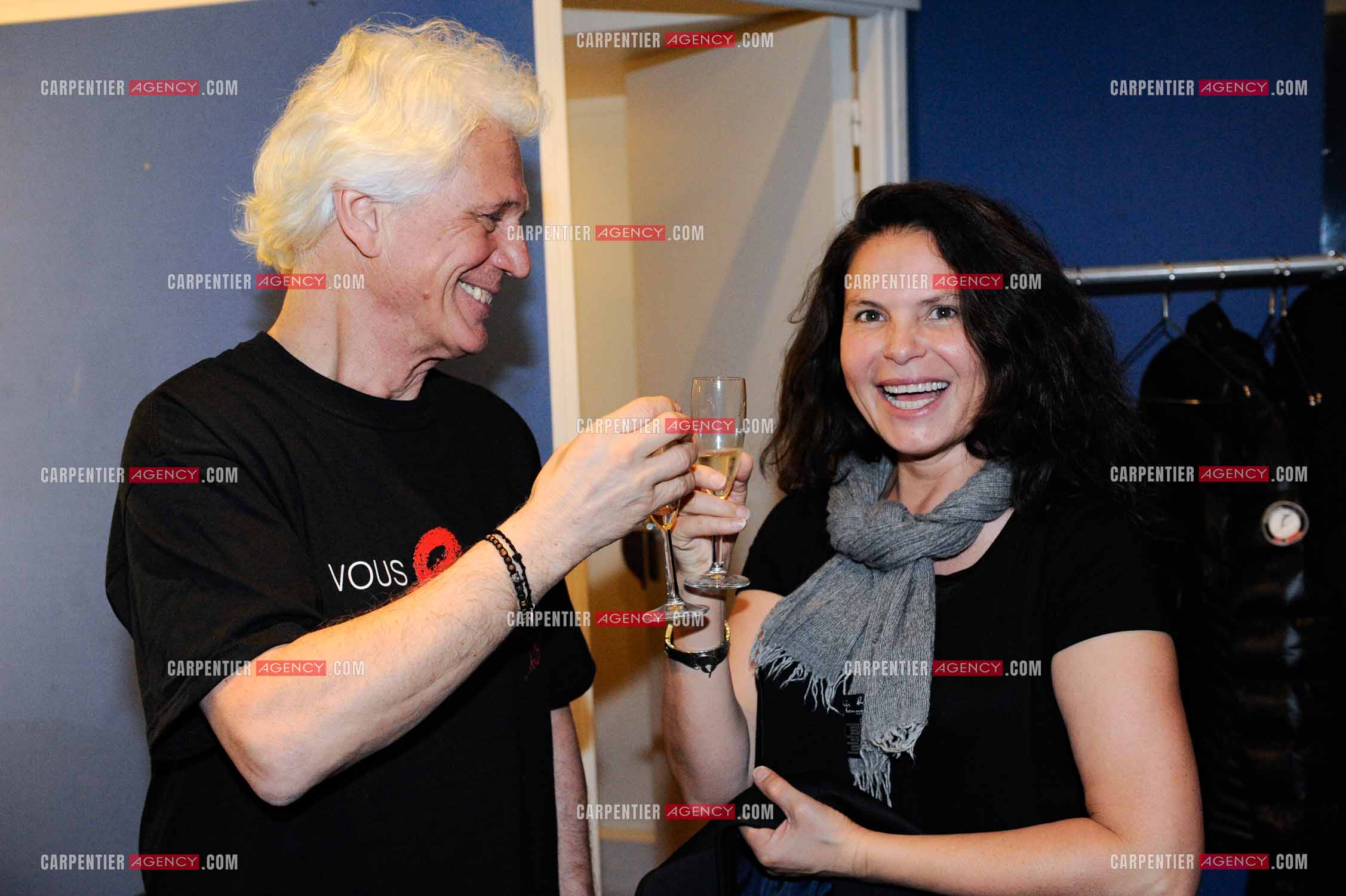 Le chanteur Gérard Lenorman en concert au Grand Rex à Paris. Dans les loges, Gérard Lenorman et sa compagne Marie Maunier.  ( Exclusif )