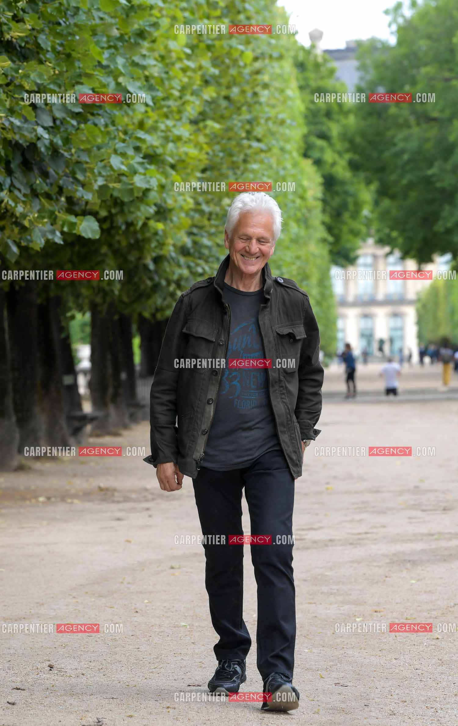Le chanteur Gérard Lenorman au jardin des Tuileries à Paris. ( Exclusif )