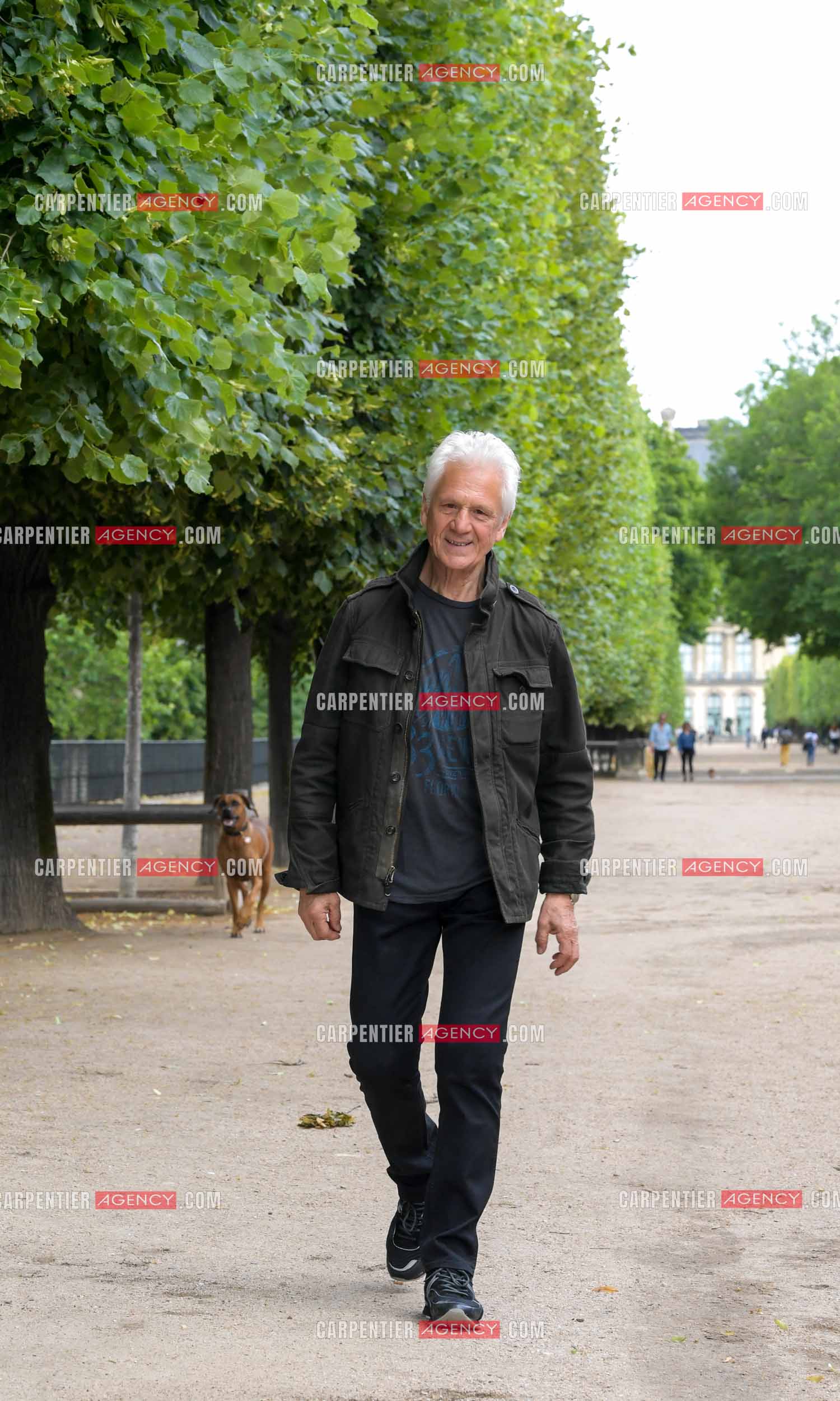 Le chanteur Gérard Lenorman au jardin des Tuileries à Paris. ( Exclusif )