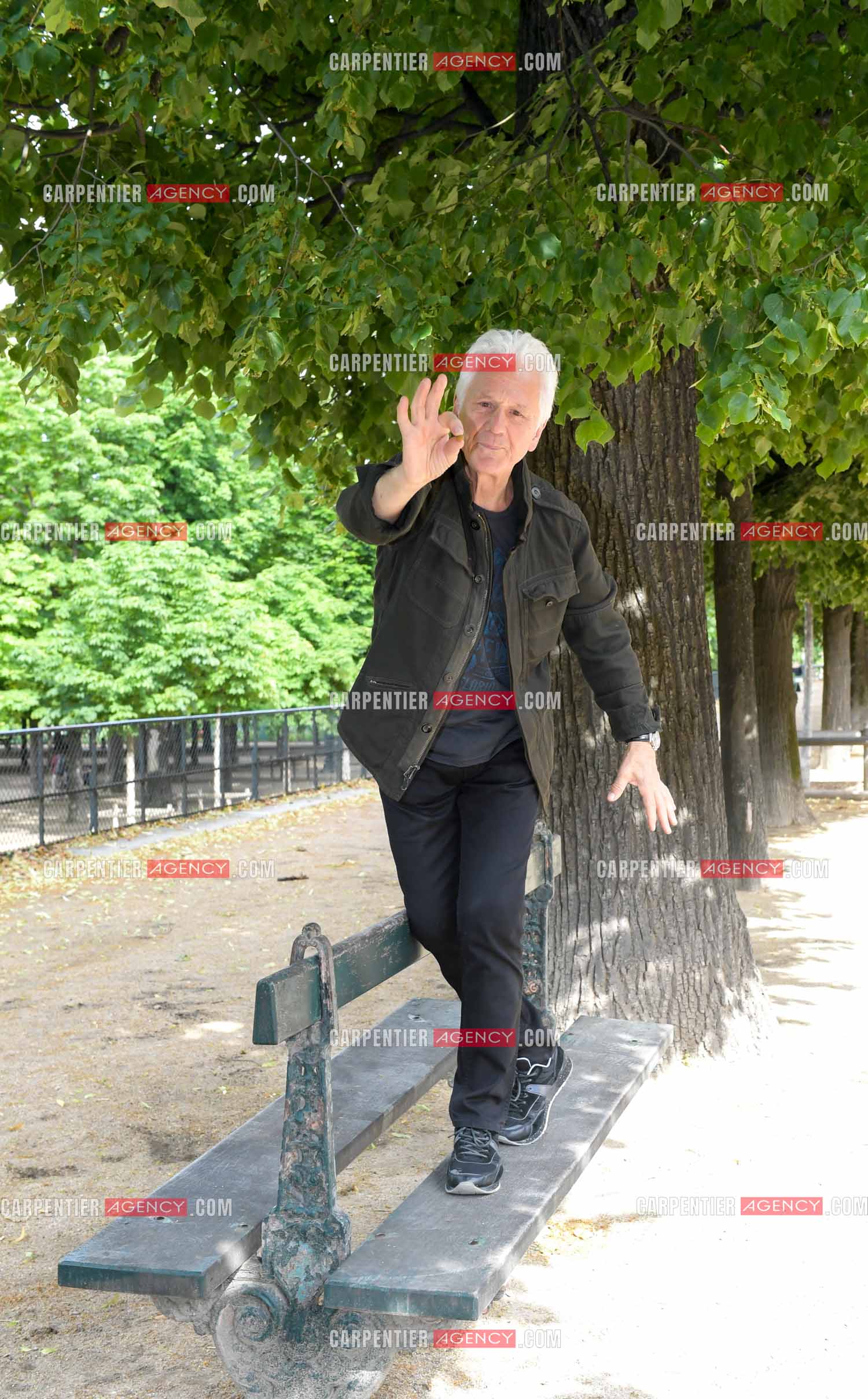 Le chanteur Gérard Lenorman au jardin des Tuileries à Paris. ( Exclusif )