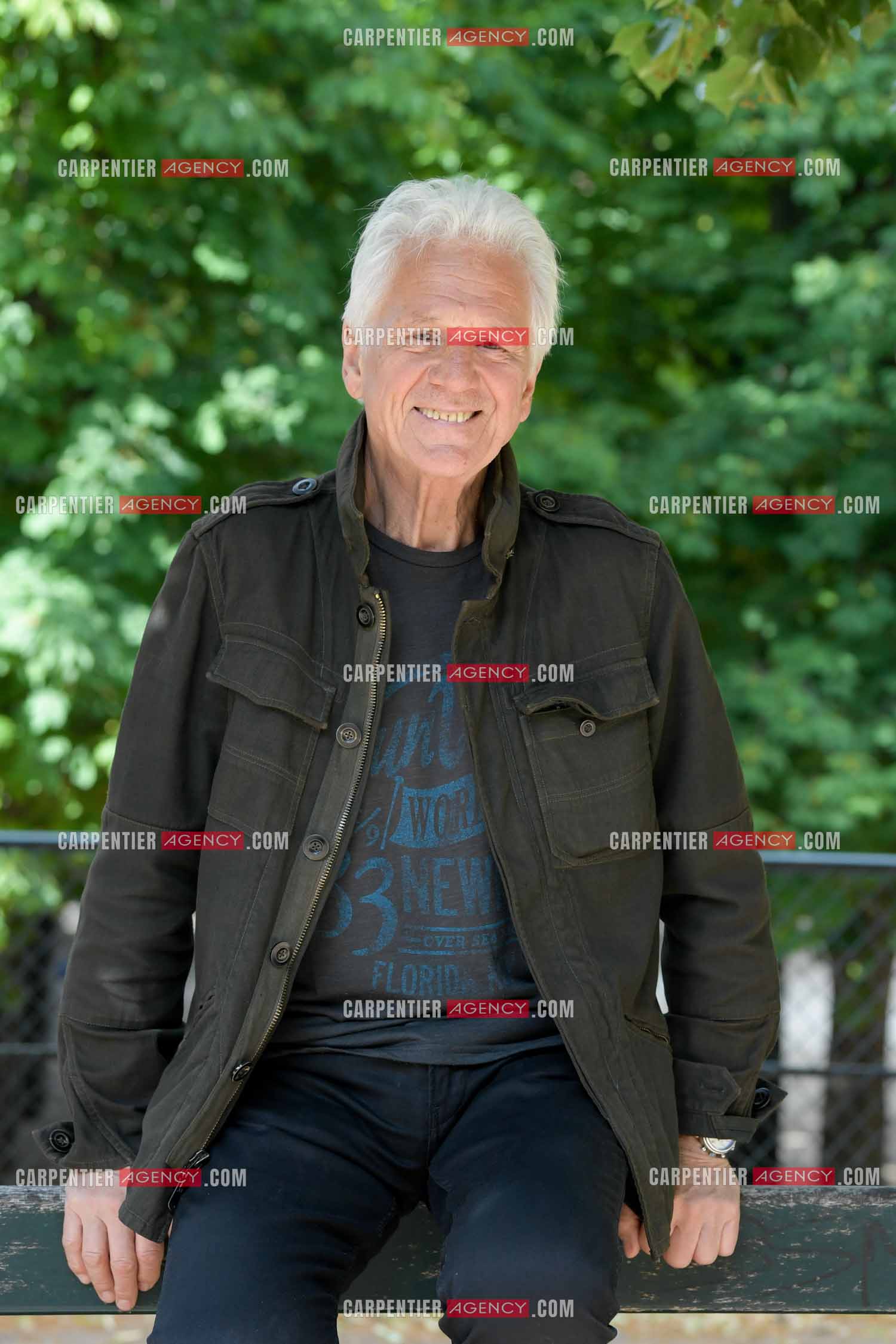 Le chanteur Gérard Lenorman au jardin des Tuileries à Paris. ( Exclusif )